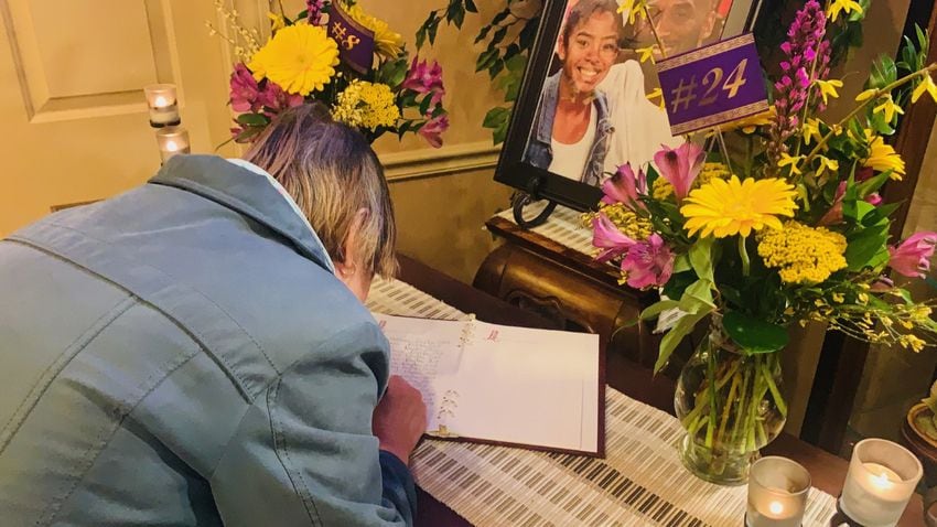 PHOTO: Condolences book for Kobe, Gianna Bryant fills with names