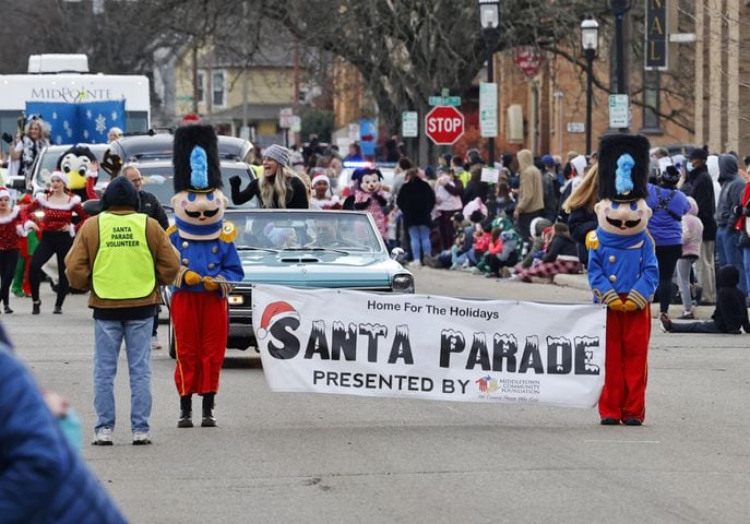 112721 Middletown Santa parade