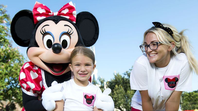 Jamie Lynn Spears poses with her then-6-year-old daughter, Maddie Aldredge, and Minnie Mouse in front of Cinderella Castle at Walt Disney World in August 2014. (Chloe Rice/Disney Parks via Getty Images)