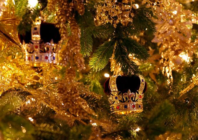 Photos: Windsor Castle Christmas tree, decor are fit for a queen