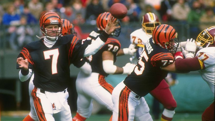 17 Dec 1988: Quarterback Boomer Esiason of the Cincinnati Bengals (left) throws the ball during a game against the Washington Redskins at Riverfront Stadium in Cincinnati, Ohio. The Bengals won the game, 20-17. Mandatory Credit: Jonathan Daniel /Allspo