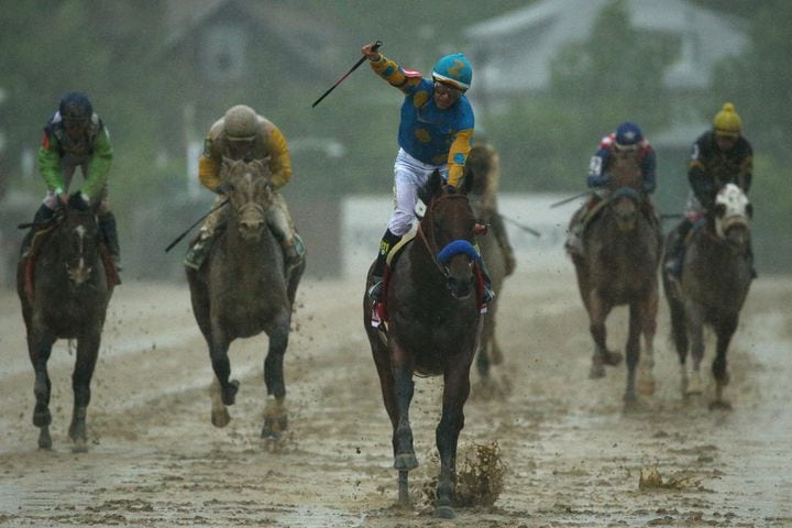 American Pharaoh wins 2015 Preakness Stakes