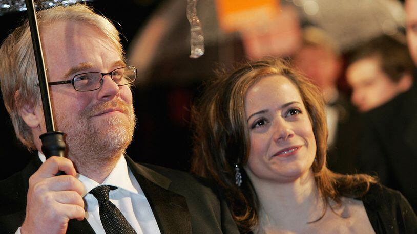 Actor Philip Seymour Hoffman and girlfriend Mimi O'Donnell arrive at The Orange British Academy Film Awards (BAFTAs) at the Odeon Leicester Square on February 19, 2006 in London, England.  (Photo by Chris Jackson/Getty Images)