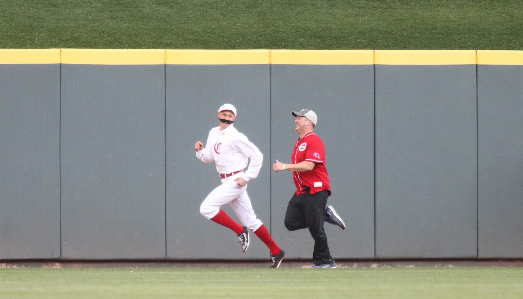 Photos: Cincinnati Reds vs. Milwaukee Brewers (April 2)