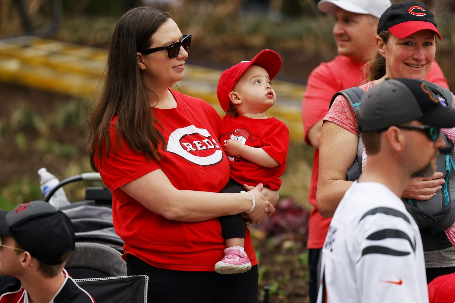 041222 Reds parade