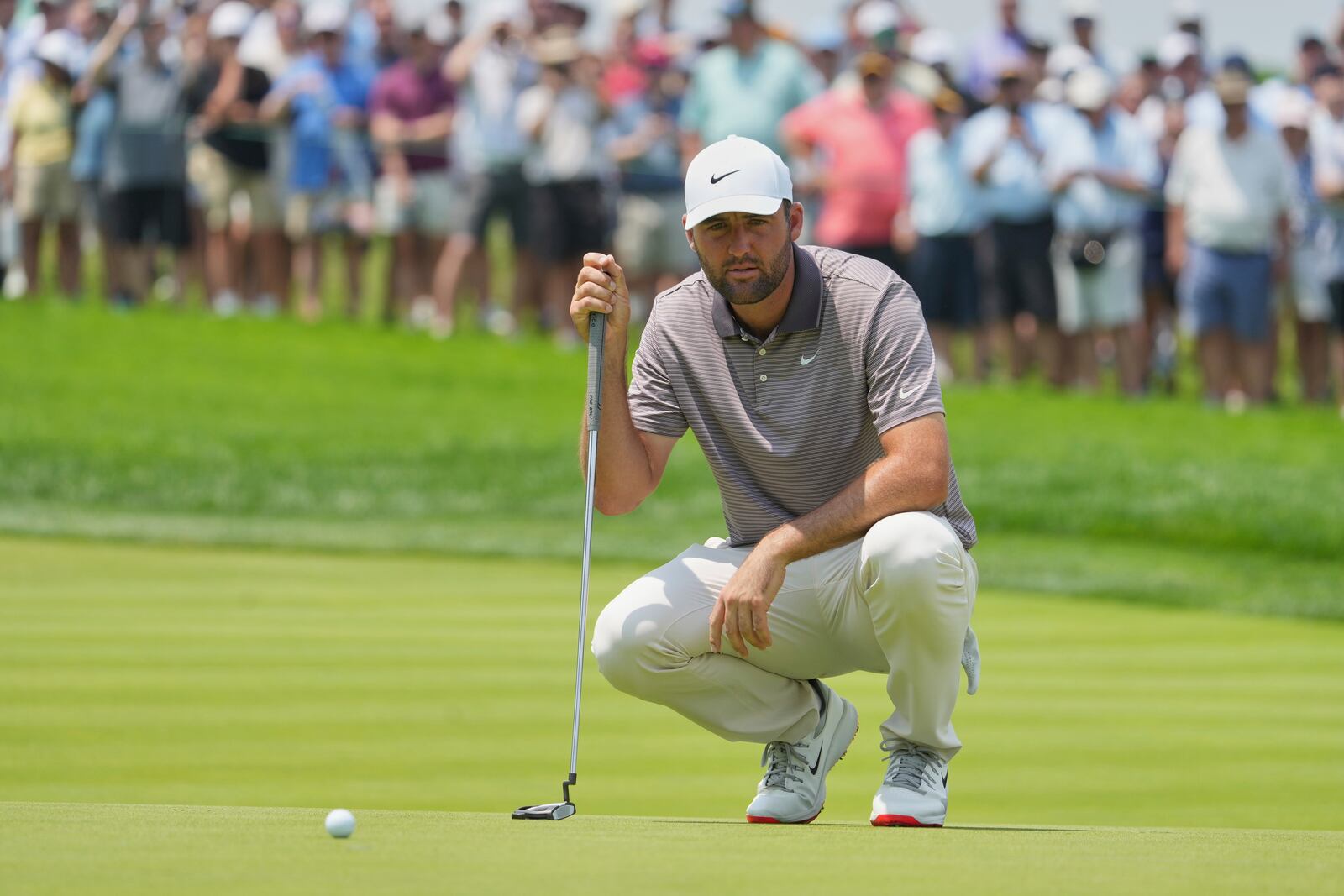Scottie Scheffler lines up a putt on the first hole during the first round of the U.S. Open golf tournament at Oakmont Country Club Thursday, June 12, 2025, in Oakmont, Pa. (AP Photo/Gene J. Puskar)