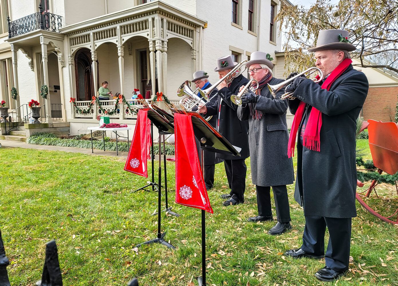 120521 German Village Christmas Walk