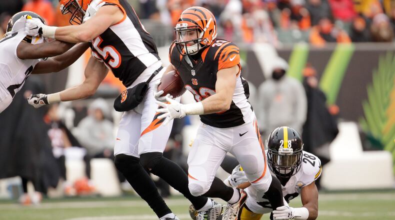 CINCINNATI, OH - DECEMBER 18: Sean Davis #28 of the Pittsburgh Steelers tackles Rex Burkhead #33 of the Cincinnati Bengals during the second quarter at Paul Brown Stadium on December 18, 2016 in Cincinnati, Ohio. (Photo by Andy Lyons/Getty Images)
