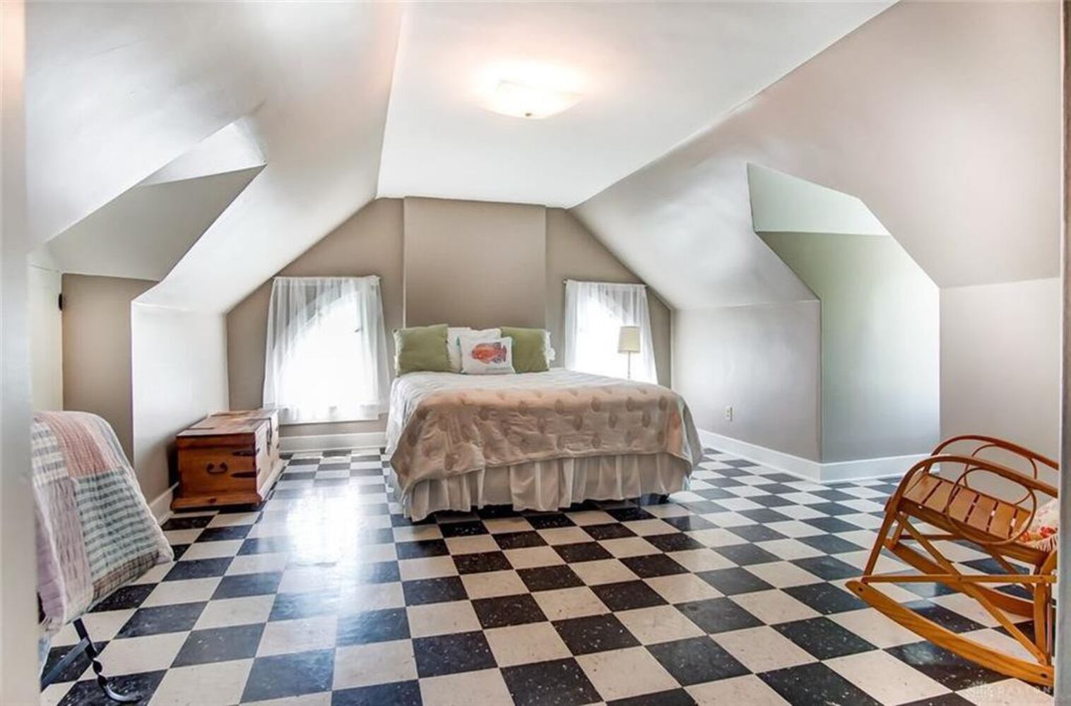 PHOTOS: Luxury Oakwood colonial home on market