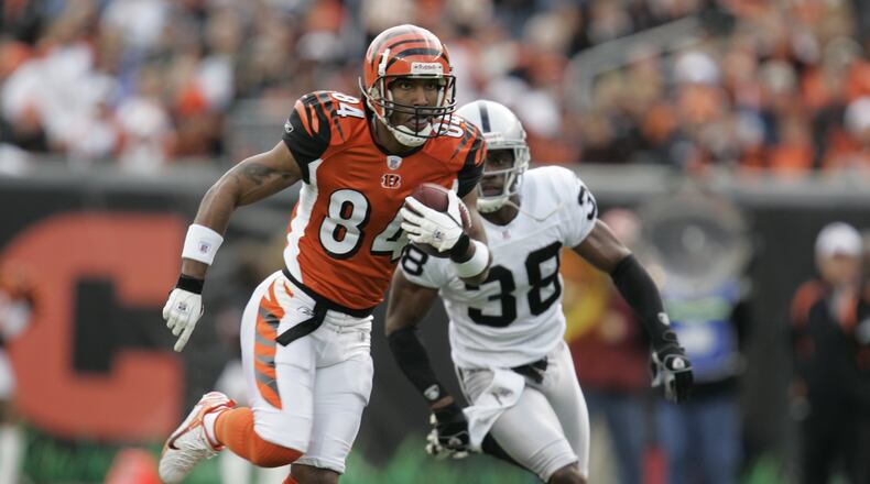 CINCINNATI - DECEMBER 10: Wide receiver T.J. Houshmandzadeh #84 of the Cincinnati Bengals runs with the ball against defensive back Tyrone Poole #38 of the Oakland Raiders on December 10, 2006 at Paul Brown Stadium in Cincinnati, Ohio. The Bengals defeated the Raiders 27-10. (Photo by David Maxwell/Getty Images)