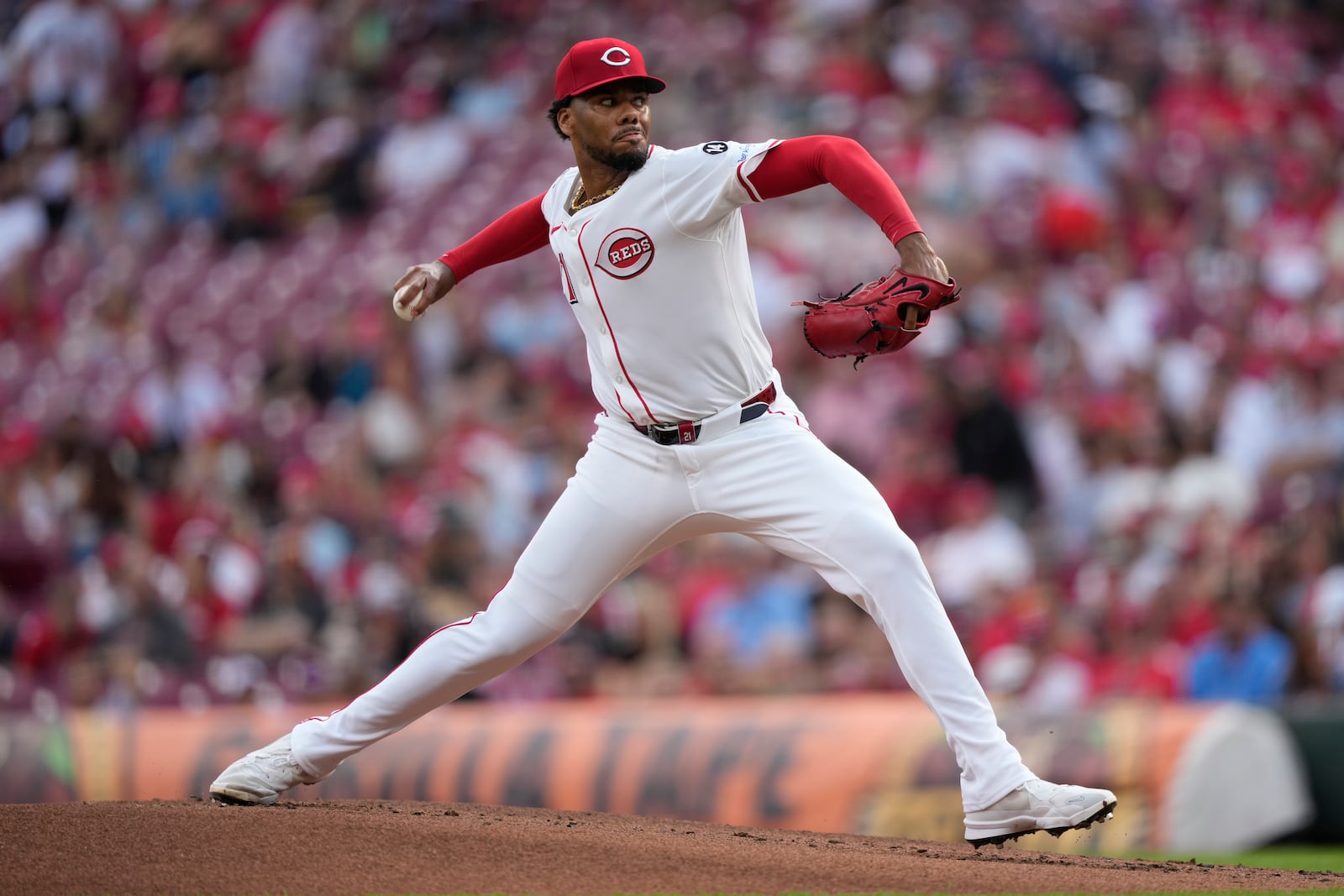 Cincinnati Reds pitcher Hunter Greene throws during the first inning of a baseball game against the Philadelphia Phillies Wednesday, Aug. 13, 2025, in Cincinnati. (AP Photo/Carolyn Kaster)