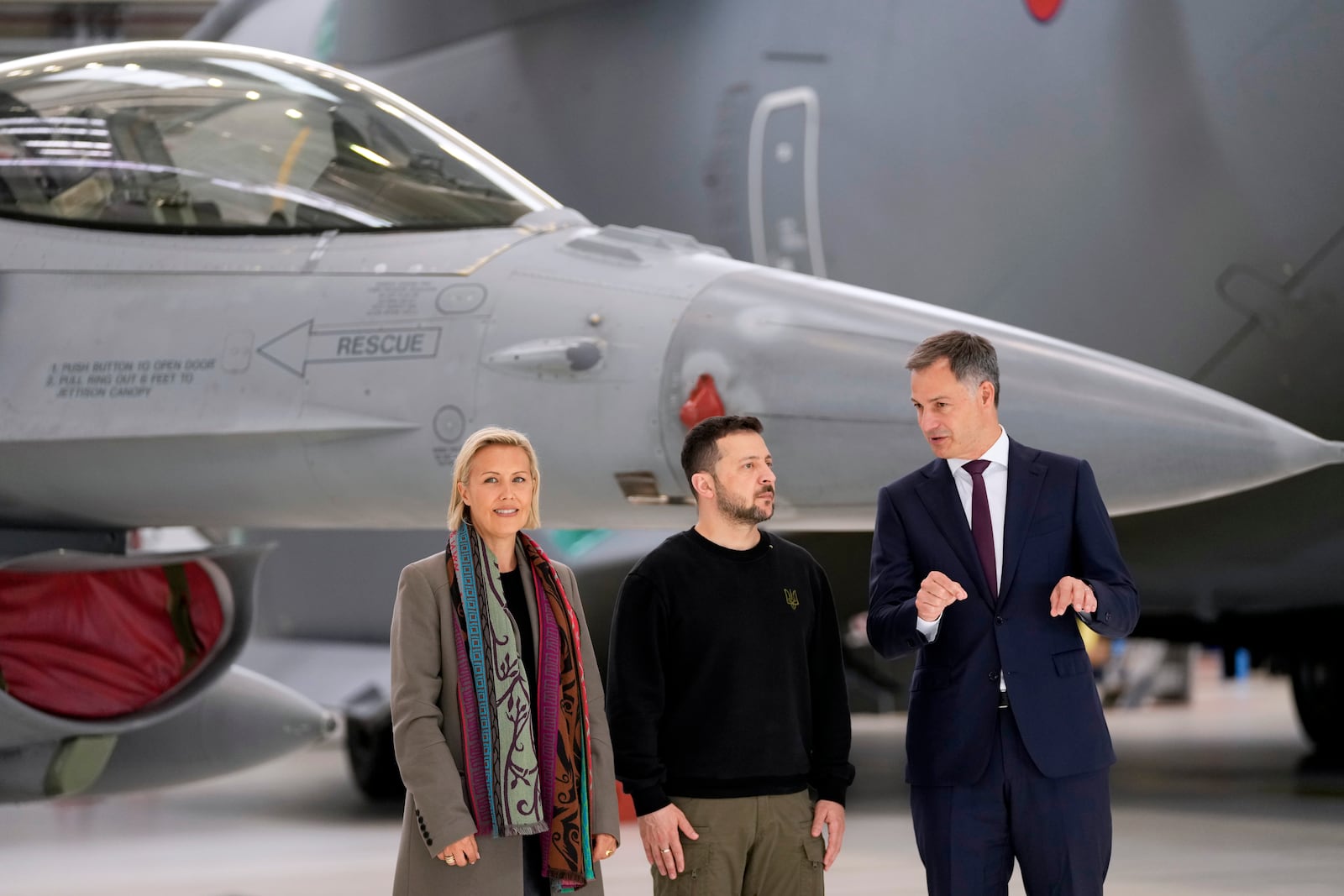 FILE - Belgium's Prime Minister Alexander De Croo, right, and Belgium's Defense Minister Ludivine Dedonder, left, pose with Ukraine's President Volodymyr Zelenskyy in front of an F-16 at Melsbroek military airport in Brussels, on May 28, 2024. (AP Photo/Virginia Mayo, File)