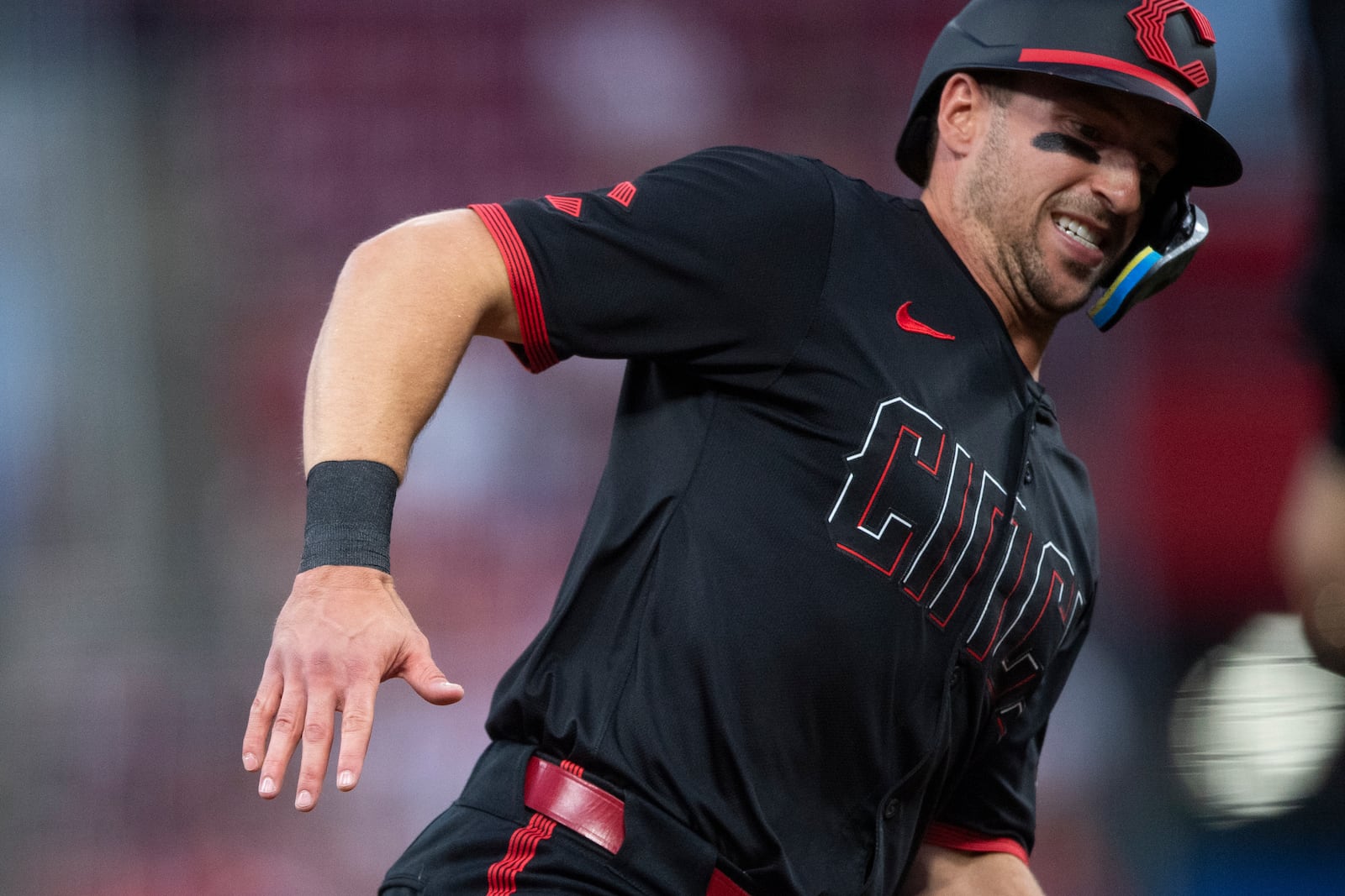 Cincinnati Reds' Spencer Steer rounds third base in the fourth inning of a baseball game against the New York Mets, Friday, Sept. 5, 2025, in Cincinnati. (AP Photo/Michael Swensen)
