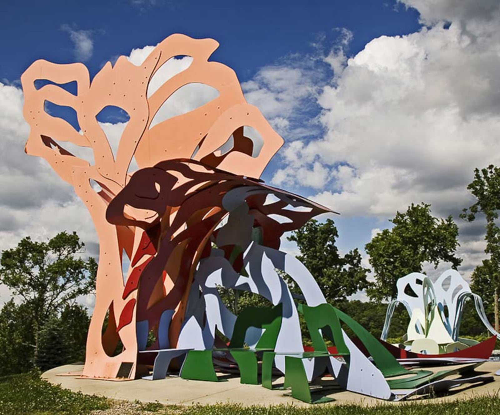 'Cincinnati Story' by sculptor George Sugarman, once stood in front of the Chiquita Building in Cincinnati, and was later given to Pyramid Hill.