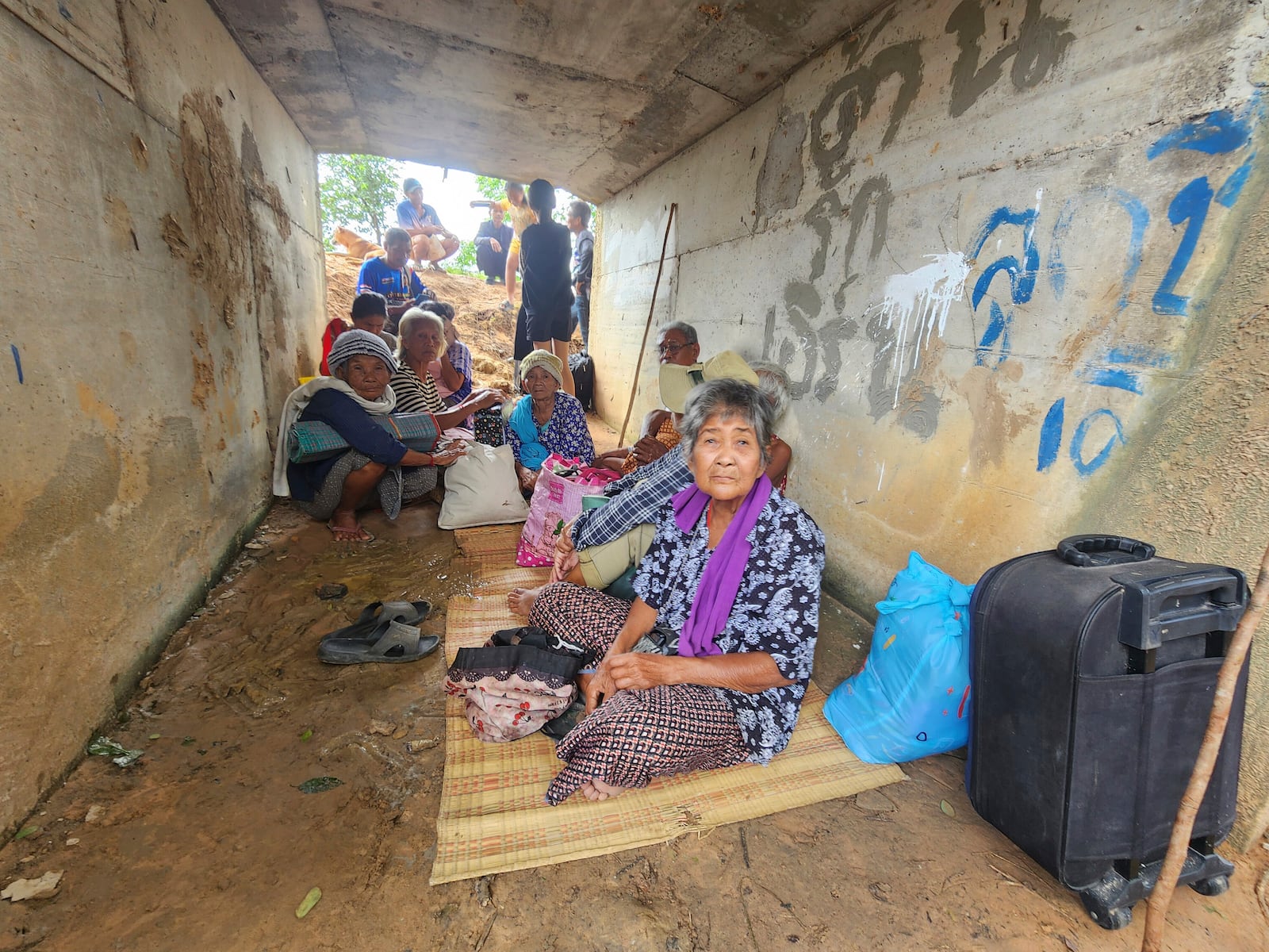 Thai people who fled clashes between Thai and Cambodian soldiers take shelter in Surin province, northeastern Thailand, Thursday, July 24, 2025. (AP Photo/Sunny Chittawil)