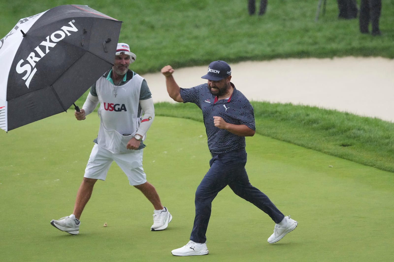 J.J. Spaun celebrates making a birdie putt on the 18th hole during the final round of the U.S. Open golf tournament at Oakmont Country Club Sunday, June 15, 2025, in Oakmont, Pa. (AP Photo/Gene J. Puskar)