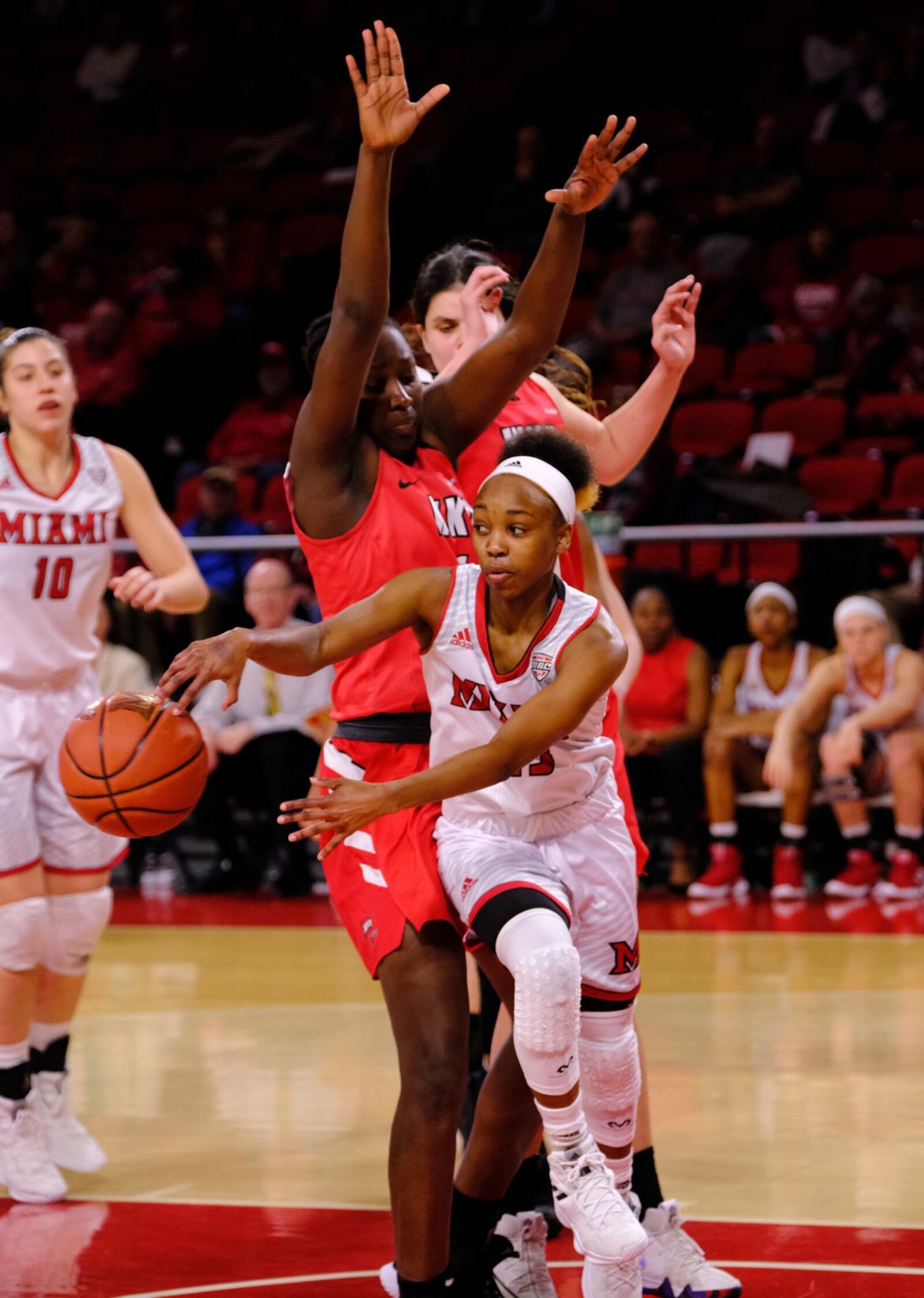 Miami University’s Lauren Dickerson makes a pass in the paint during Thursday night’s 67-63 WNIT loss to visiting Western Kentucky at Millett Hall in Oxford. ScOTT KISSELL/MIAMI UNIVERSITY