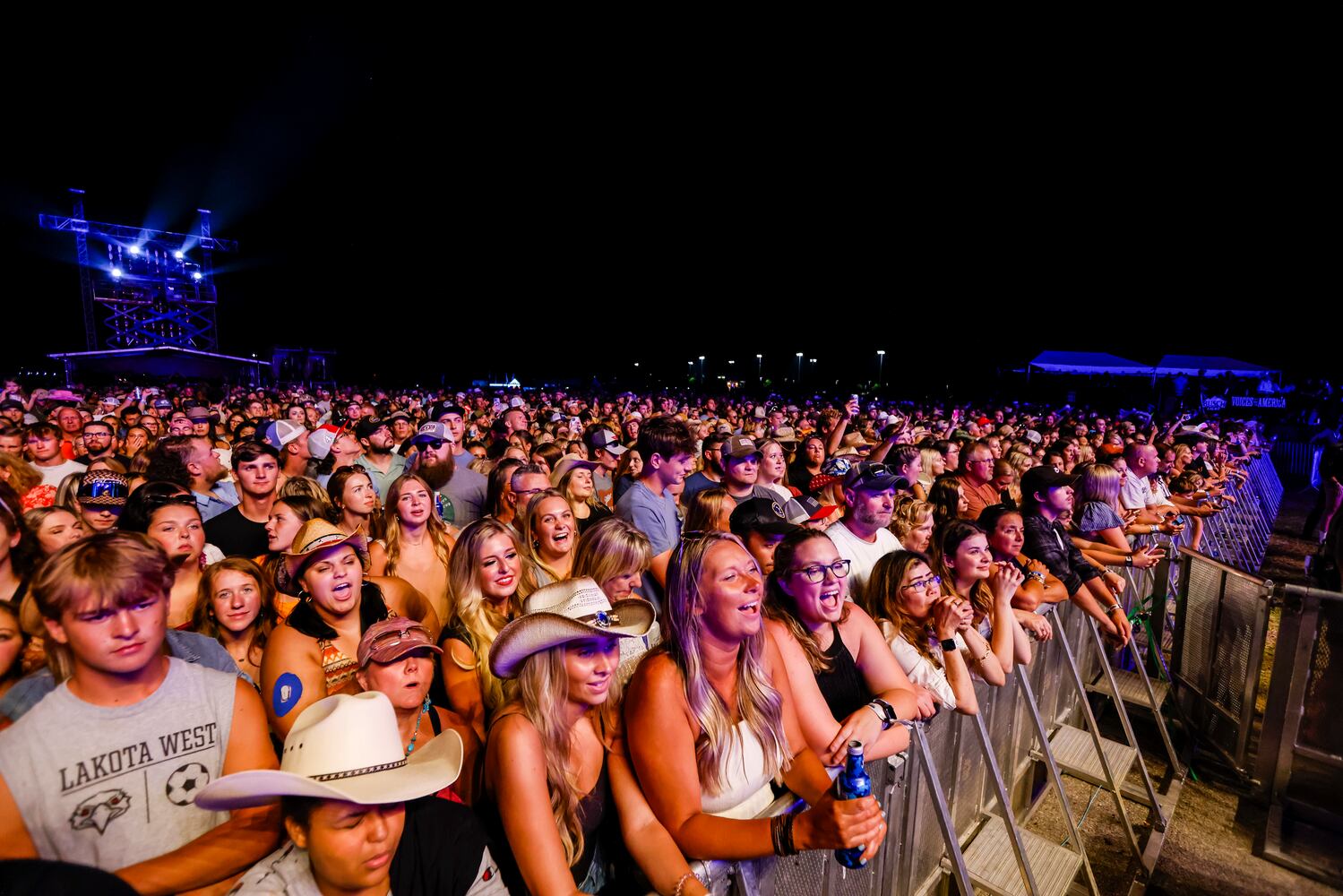 081023 VOA Country Music Fest