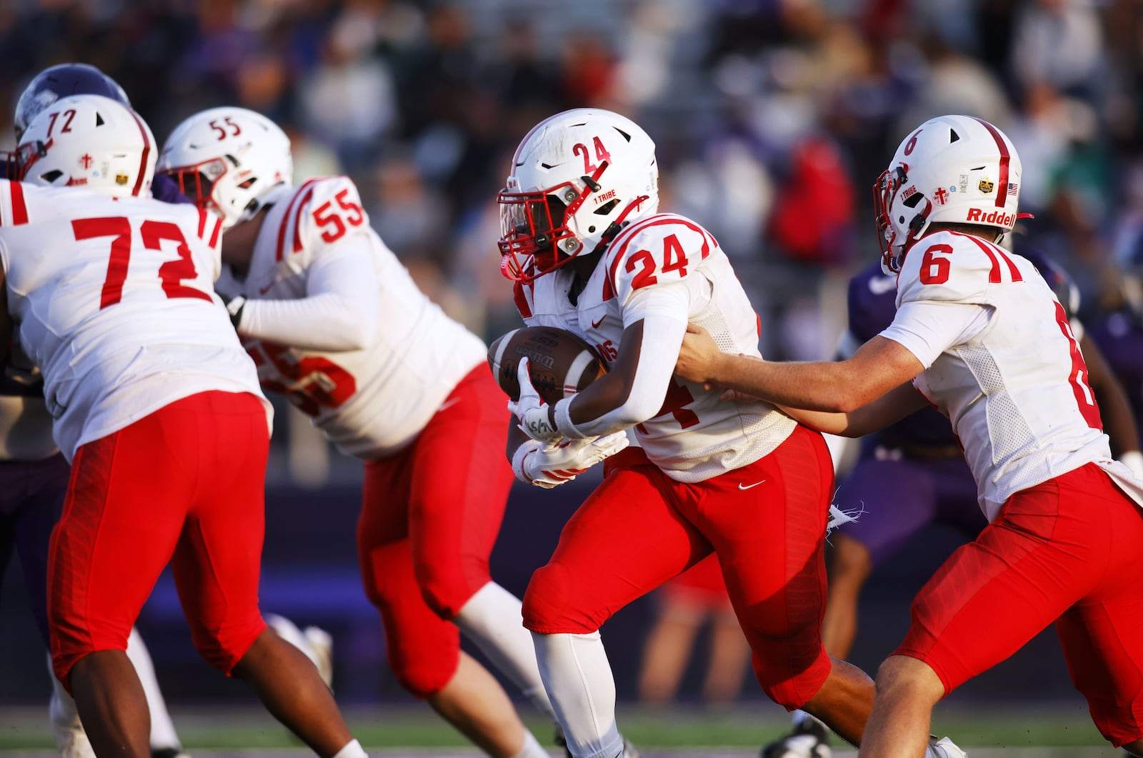 Fairfield's Mason Wheeler carries the ball during their football game against Middletown Friday Aug. 29, 2025 at Barnitz Stadium. Middletown won 19-2. NICK GRAHAM/STAFF