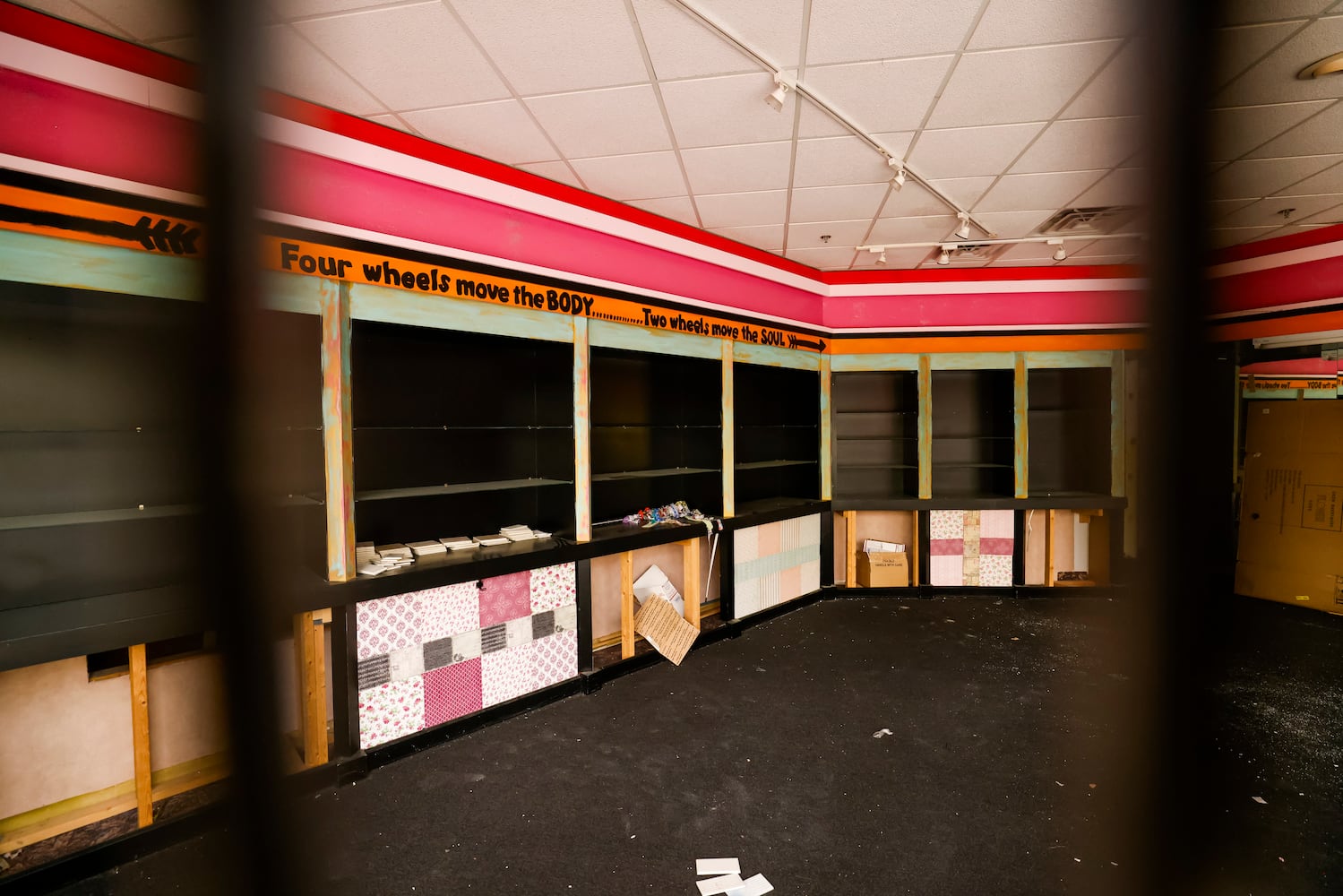 041125 Towne Mall Auction