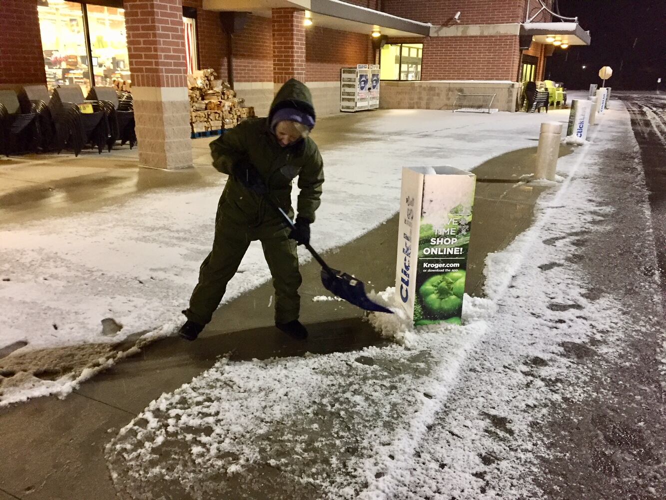 Snowstorm hits area on first day of spring