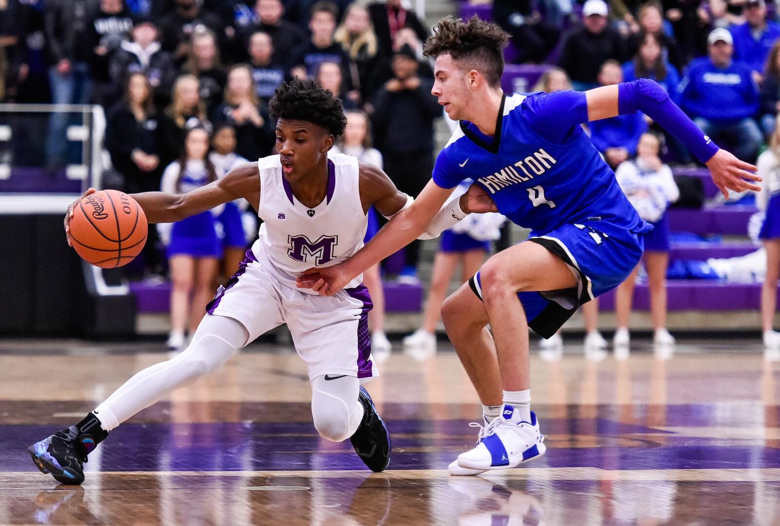 Middletown’s Aaron Jones dribbles the ball while being defended by Hamilton’s Jaylen Robinson during their Dec. 7 game at Wade E. Miller Arena in Middletown. The host Middies won 64-56. NICK GRAHAM/STAFF
