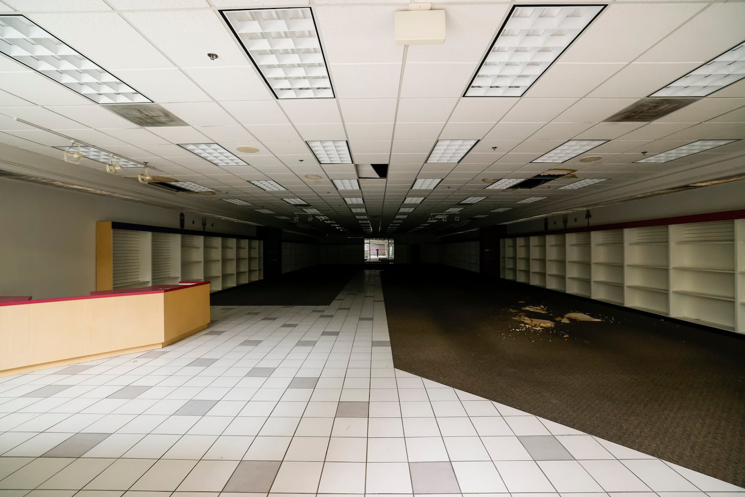 041125 Towne Mall Auction
