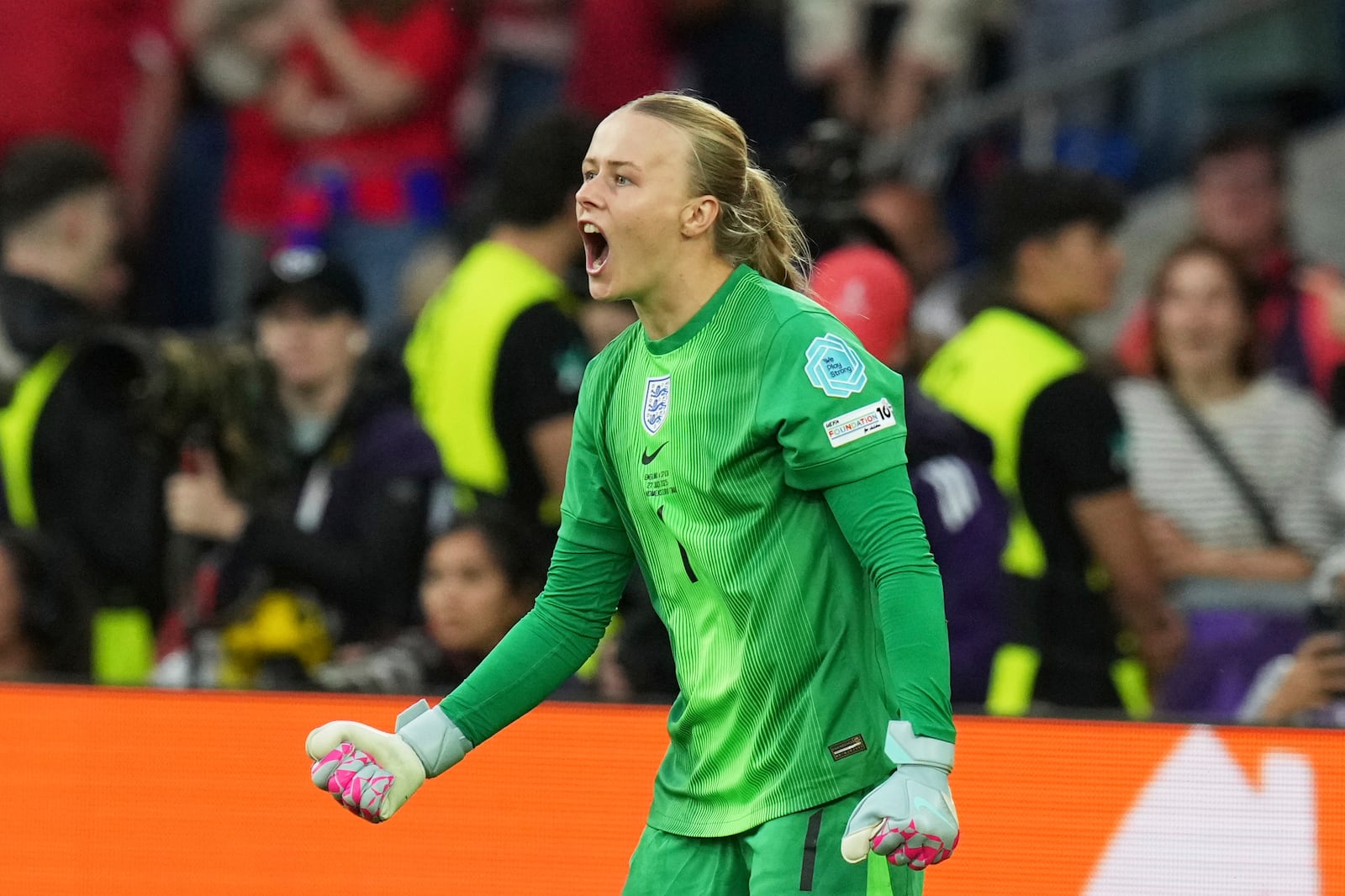 England goalkeeper Hannah Hampton reacts after a save during a penalty shootout at the end of the Women's Euro 2025 final soccer match between England and Spain at St. Jakob-Park in Basel, Switzerland, Sunday, July 27, 2025. (AP Photo/Alessandra Tarantino)
