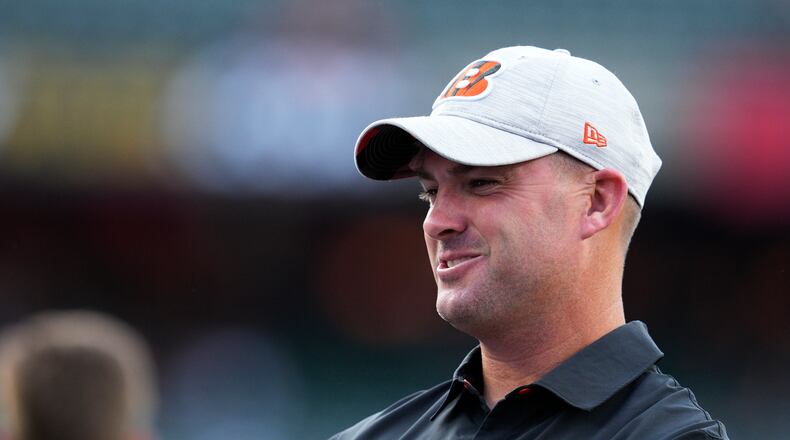 Cincinnati Bengals coach Zac Taylor speaks with players on the field during warmups before the NFL football preseason game against the Arizona Cardinals in Cincinnati, Friday, Aug. 12, 2022. (AP Photo/Jeff Dean)