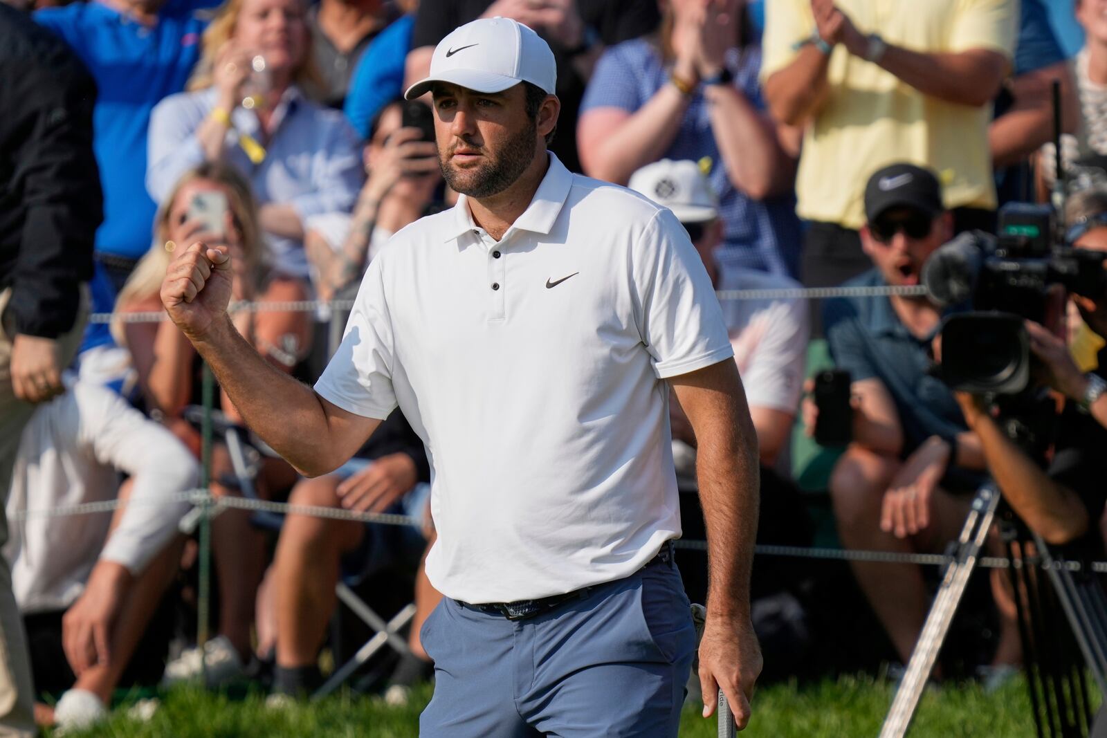 Scottie Scheffler pumps his fist after his putt on the 18th green as he wins the Memorial golf tournament Sunday, June 1, 2025, in Dublin, Ohio. (AP Photo/Sue Ogrocki)