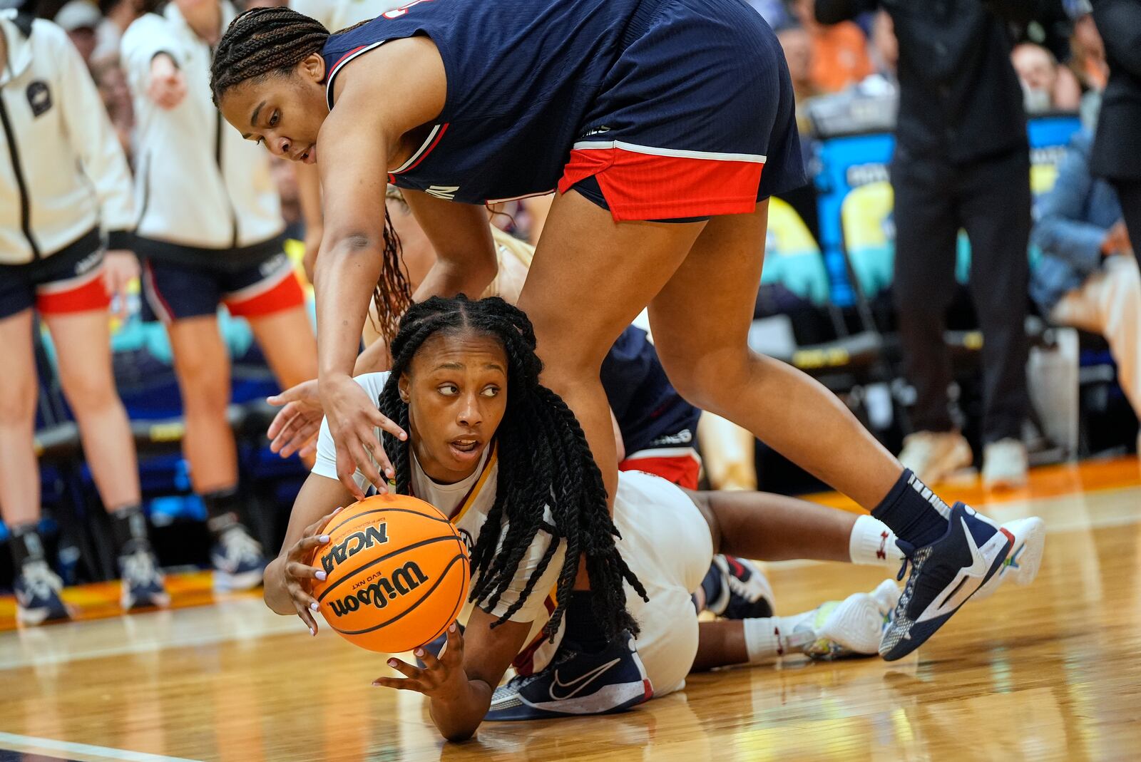 South Carolina forward Joyce Edwards (8) tries to pass against UConn forward Sarah Strong (21) during the first half of the national championship game at the Final Four of the women's NCAA college basketball tournament, Sunday, April 6, 2025, in Tampa, Fla. (AP Photo/John Raoux)