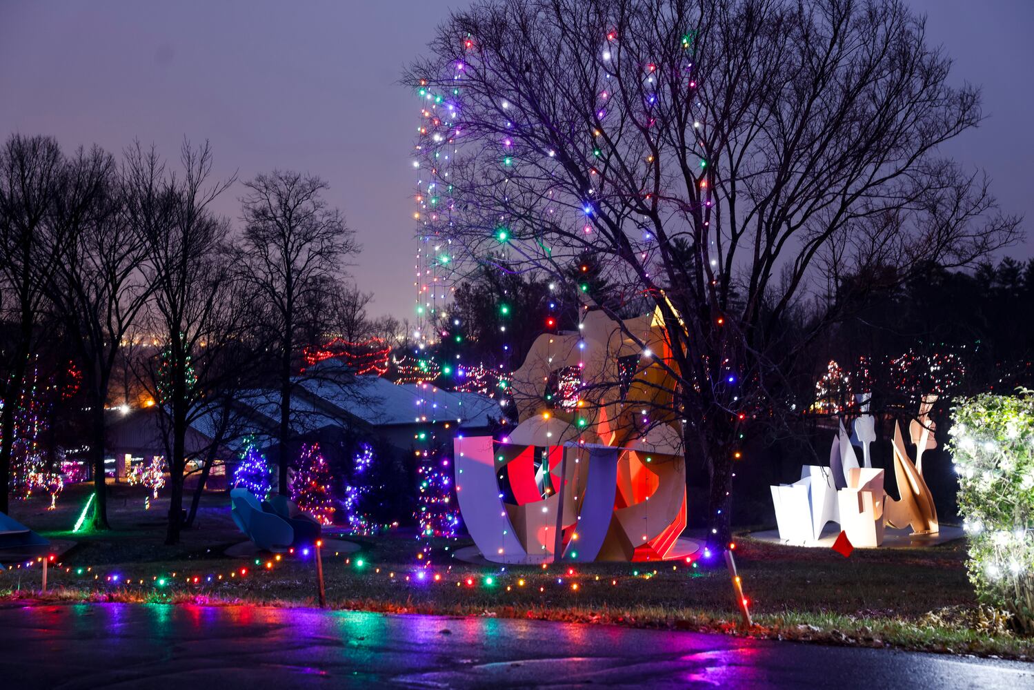 111622 Pyramid Hill lights