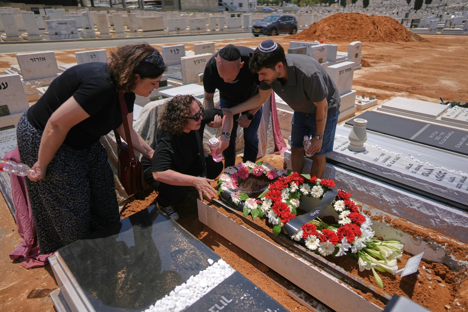 Relatives and friends of Daisy Yitzhaki, 85, who was killed during an Iranian missile attack, mourn during her funeral at Segula cemetery in Petah Tikva, Israel, Wednesday, June 18, 2025. (AP Photo/Oded Balilty)