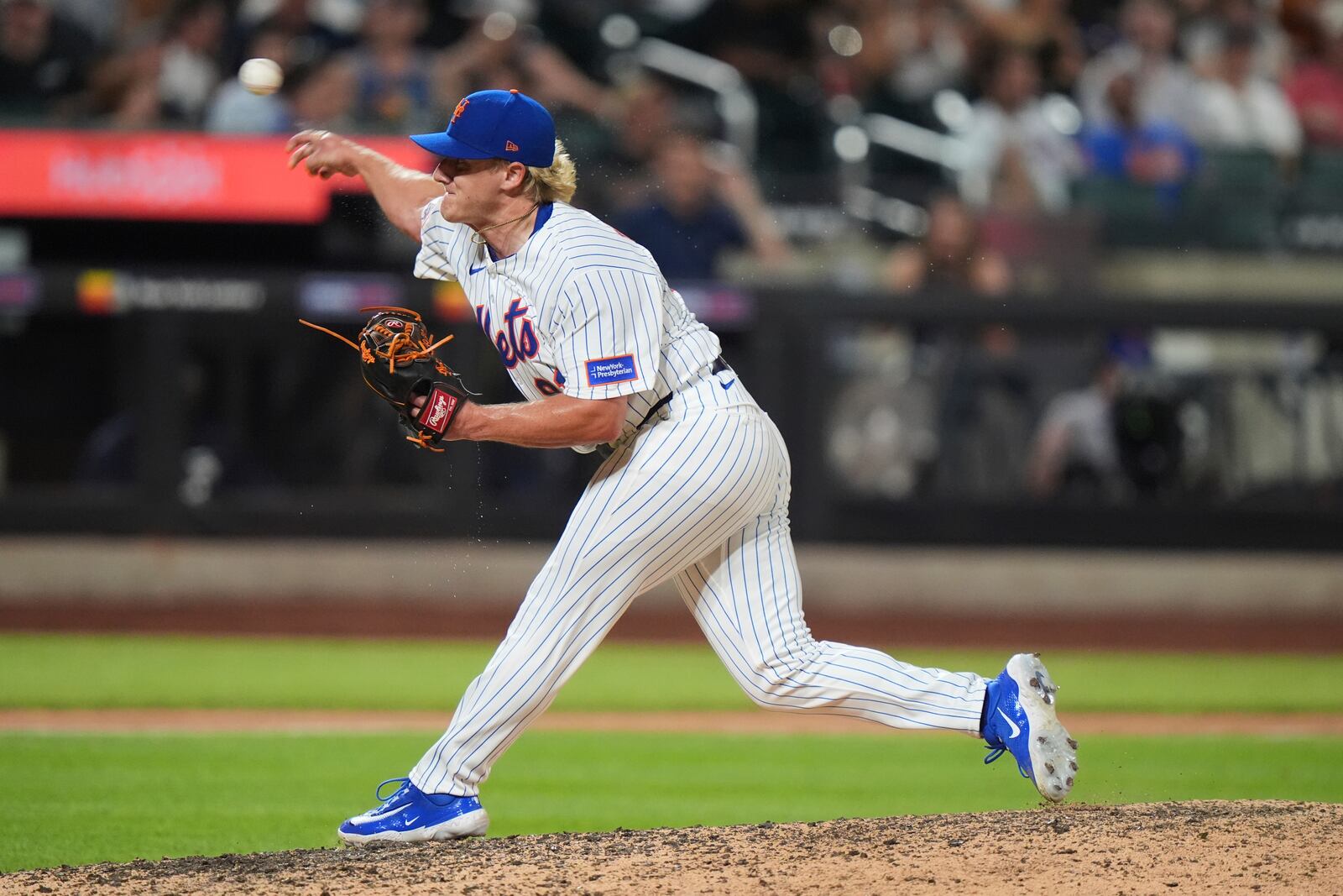 New York Mets Jonathan Pintaro pitches during the ninth inning of a baseball game against the Atlanta Braves Wednesday, June 25, 2025, in New York. (AP Photo/Frank Franklin II)