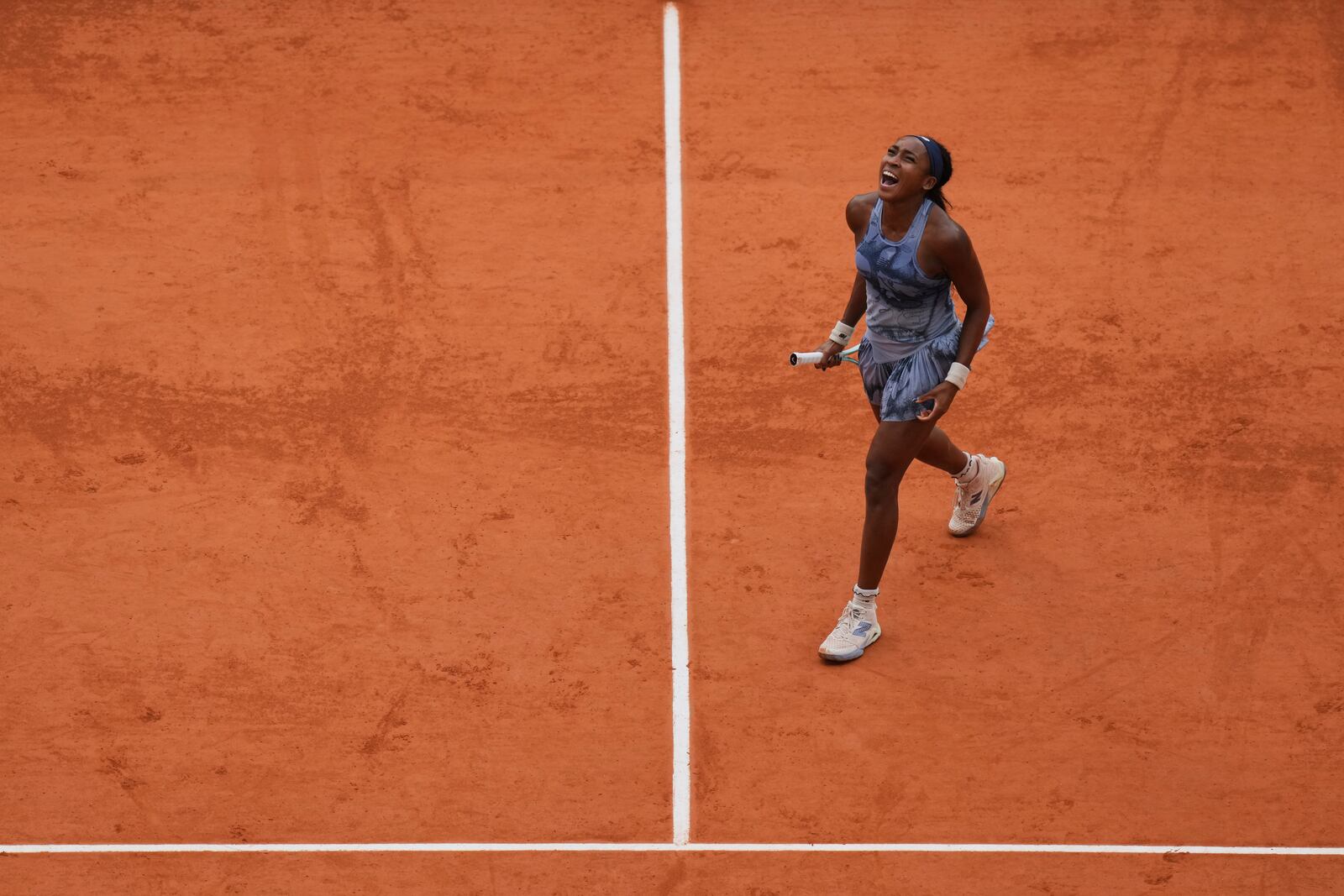 United States' Coco Gauff celebrates after winning the final match of the French Tennis Open at the Roland-Garros against Aryna Sabalenka of Belarus in Paris, Saturday, June 7, 2025. (AP Photo/Thibault Camus)