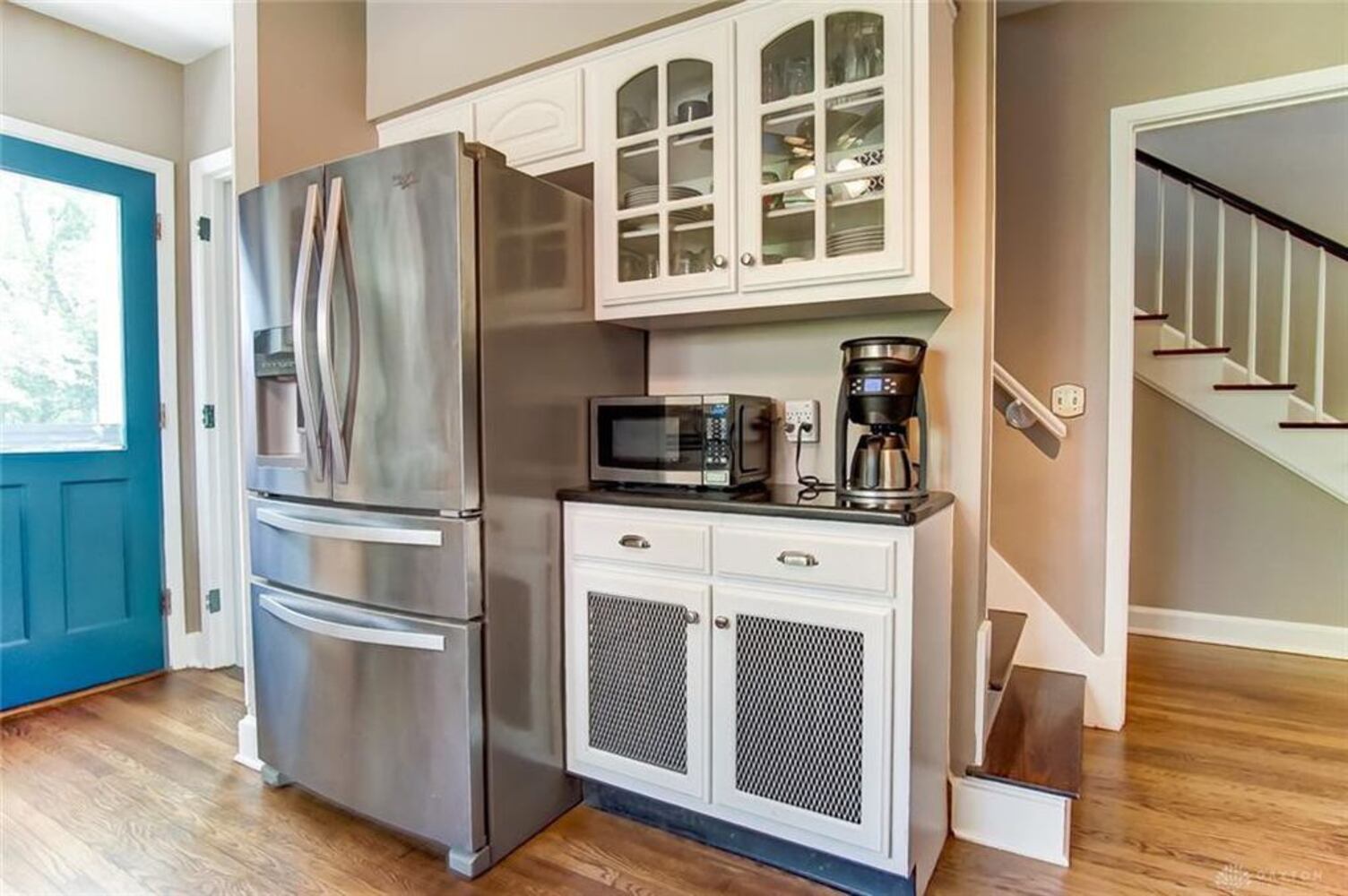 PHOTOS: Luxury Oakwood colonial home on market