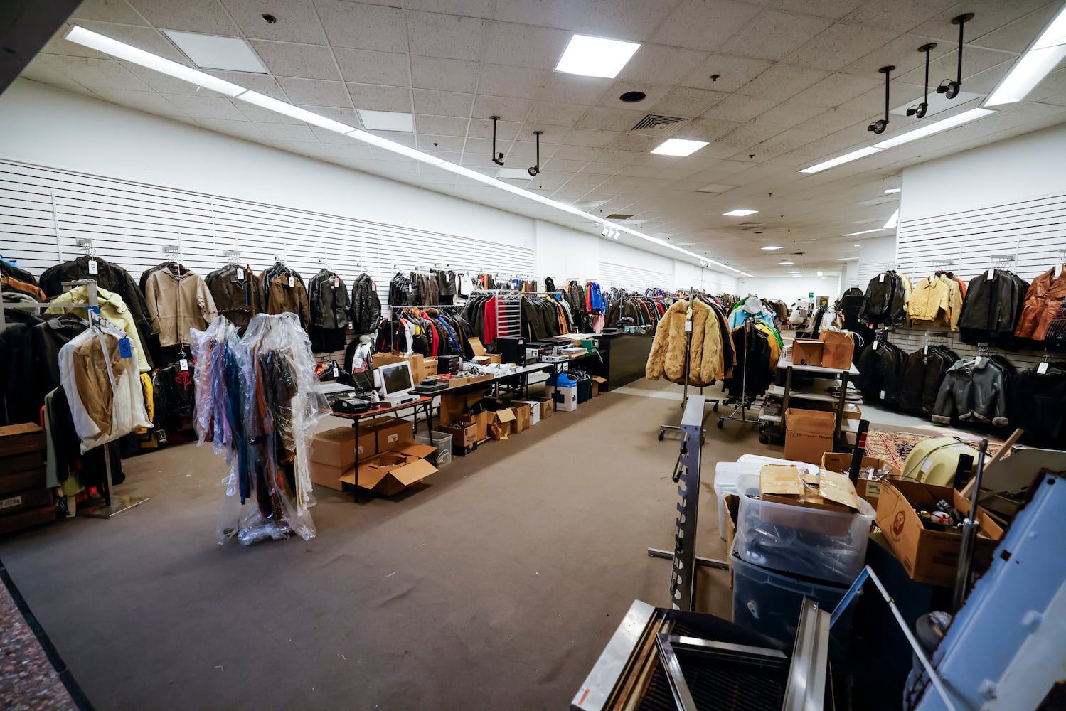 041125 Towne Mall Auction