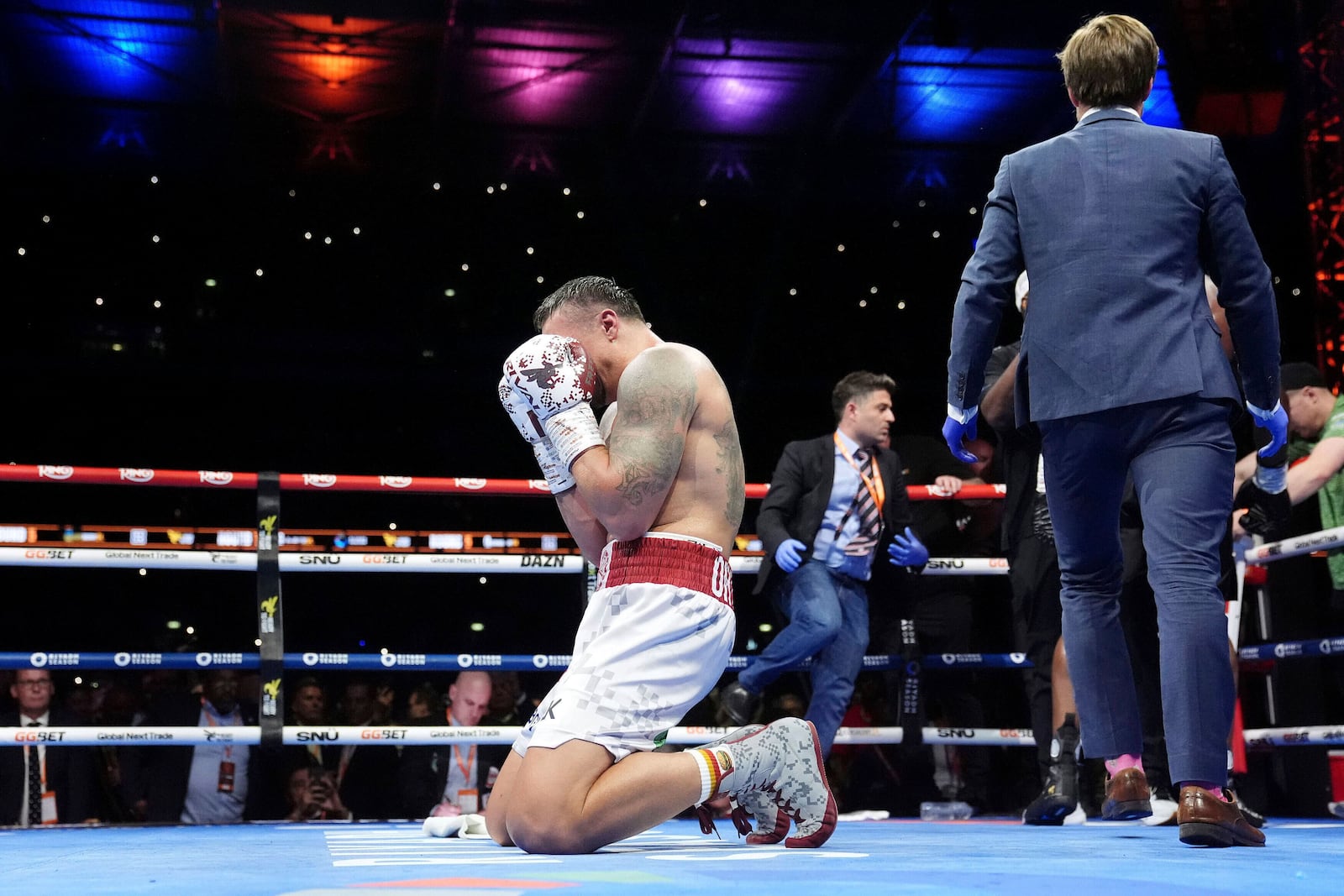 Ukraine's Oleksandr Usyk celebrates winning the undisputed world heavyweight boxing title fight against Britain's Daniel Dubois in London, Saturday, July 19, 2025. (Bradley Collyer/PA via AP)
