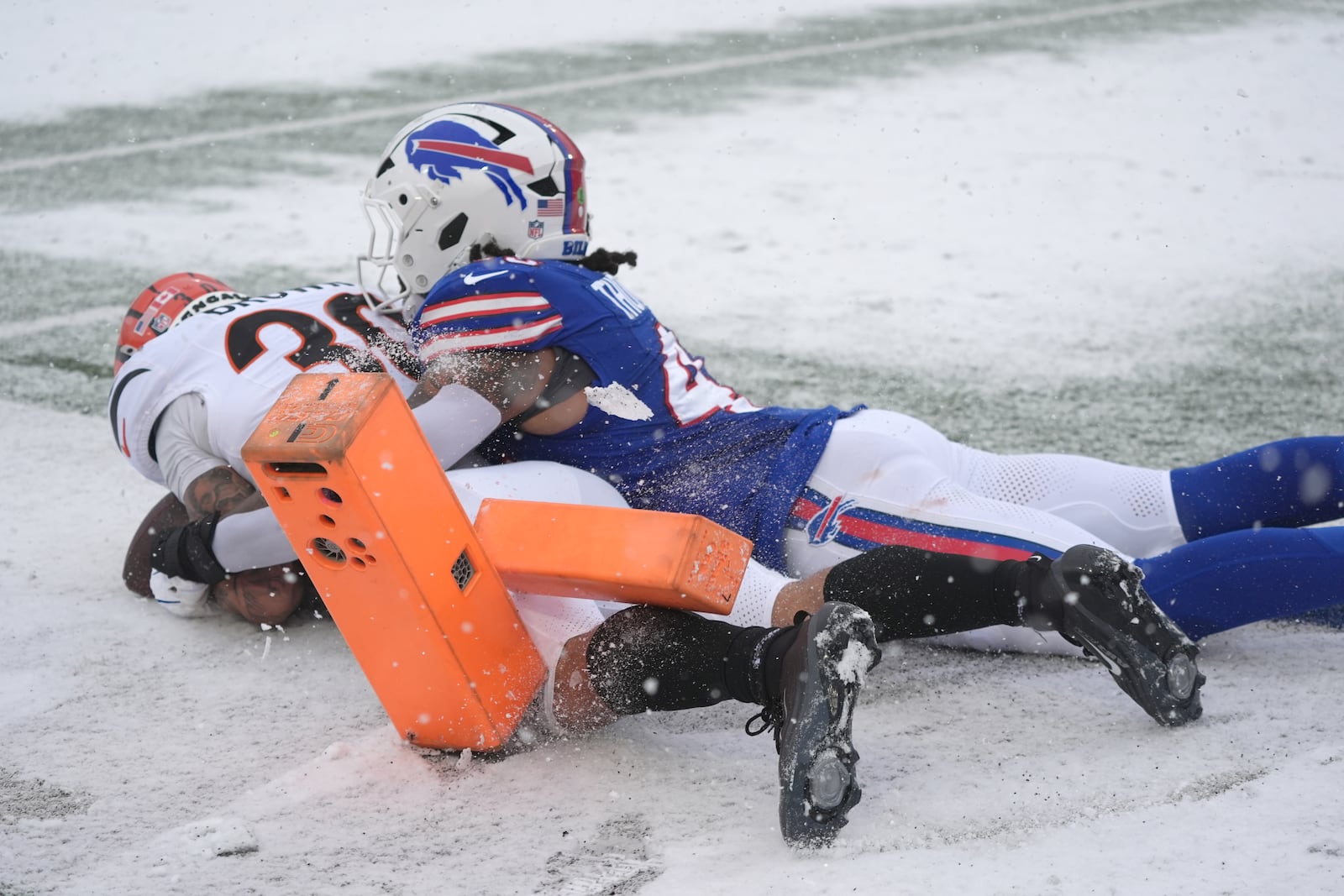 Cincinnati Bengals running back Chase Brown (30) scores a touchdown as Buffalo Bills linebacker Shaq Thompson (45) defends during the first half of an NFL football game, Sunday, Dec. 7, 2025, in Orchard Park, N.Y. (AP Photo/Gene J. Puskar)