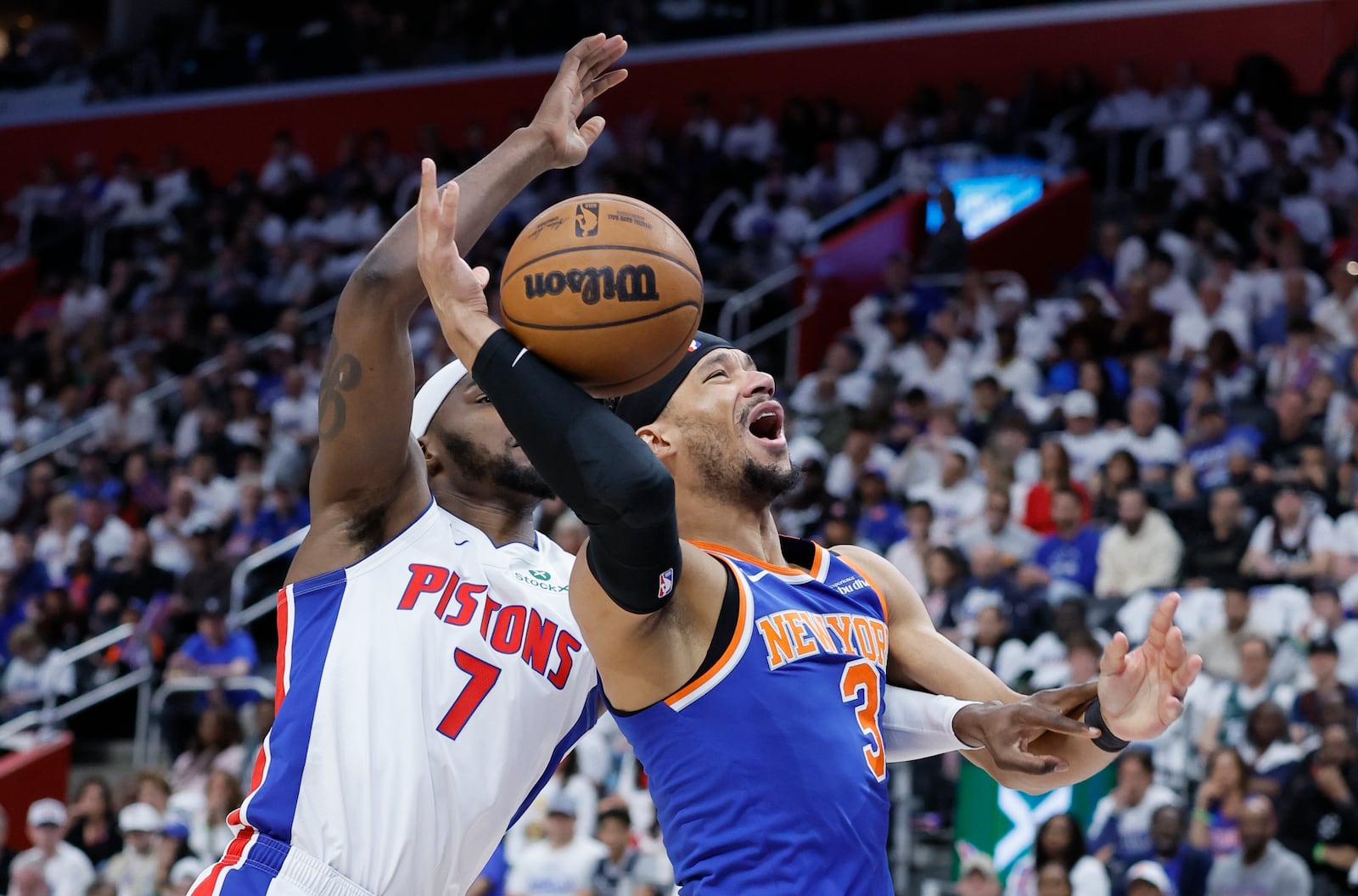 New York Knicks guard Josh Hart (3) loses the ball while defended by Detroit Pistons forward Paul Reed (7) during the first half of Game 6 of an NBA basketball first-round playoff series Thursday, May 1, 2025, in Detroit. (AP Photo/Duane Burleson)