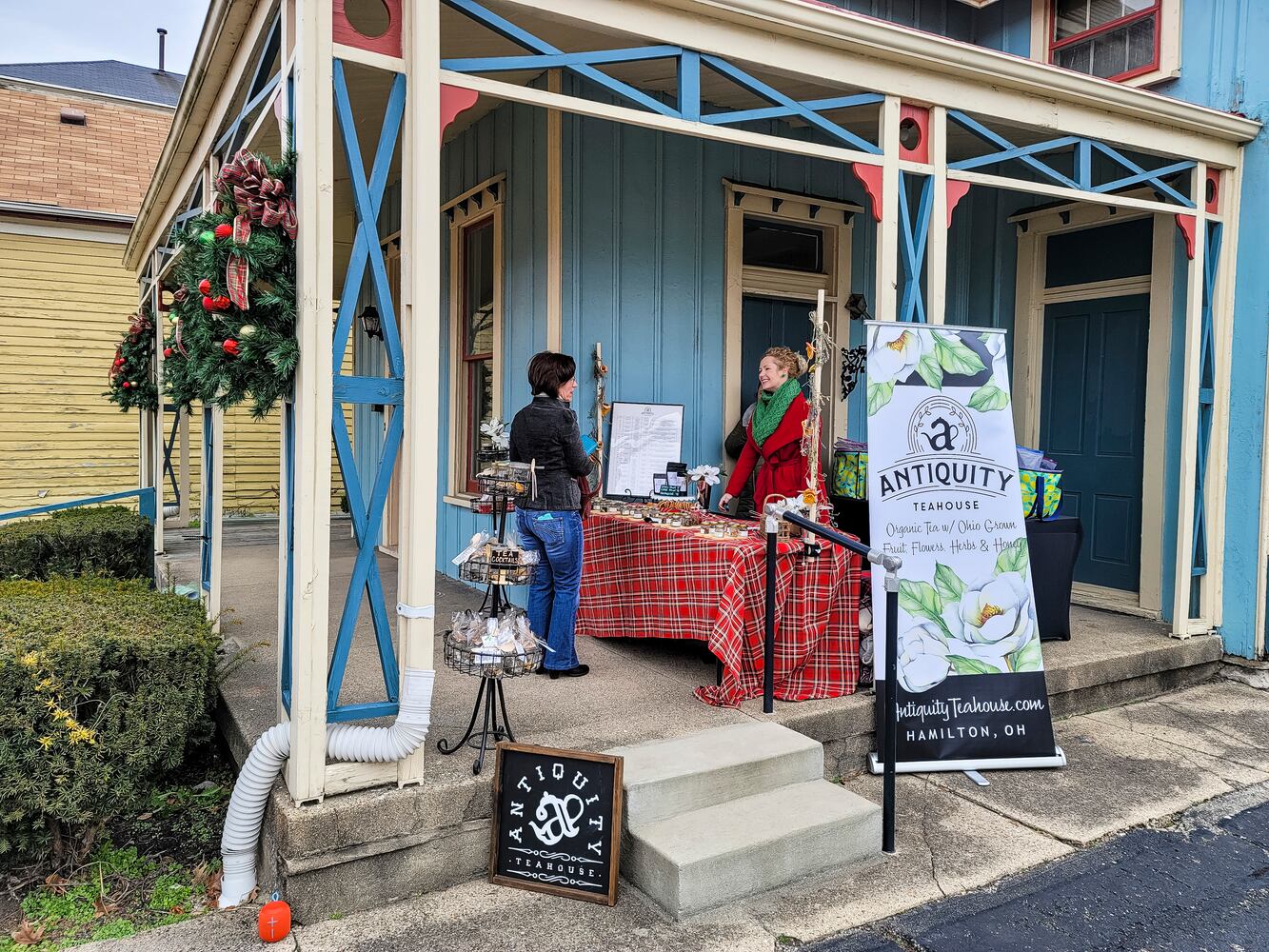 120521 German Village Christmas Walk