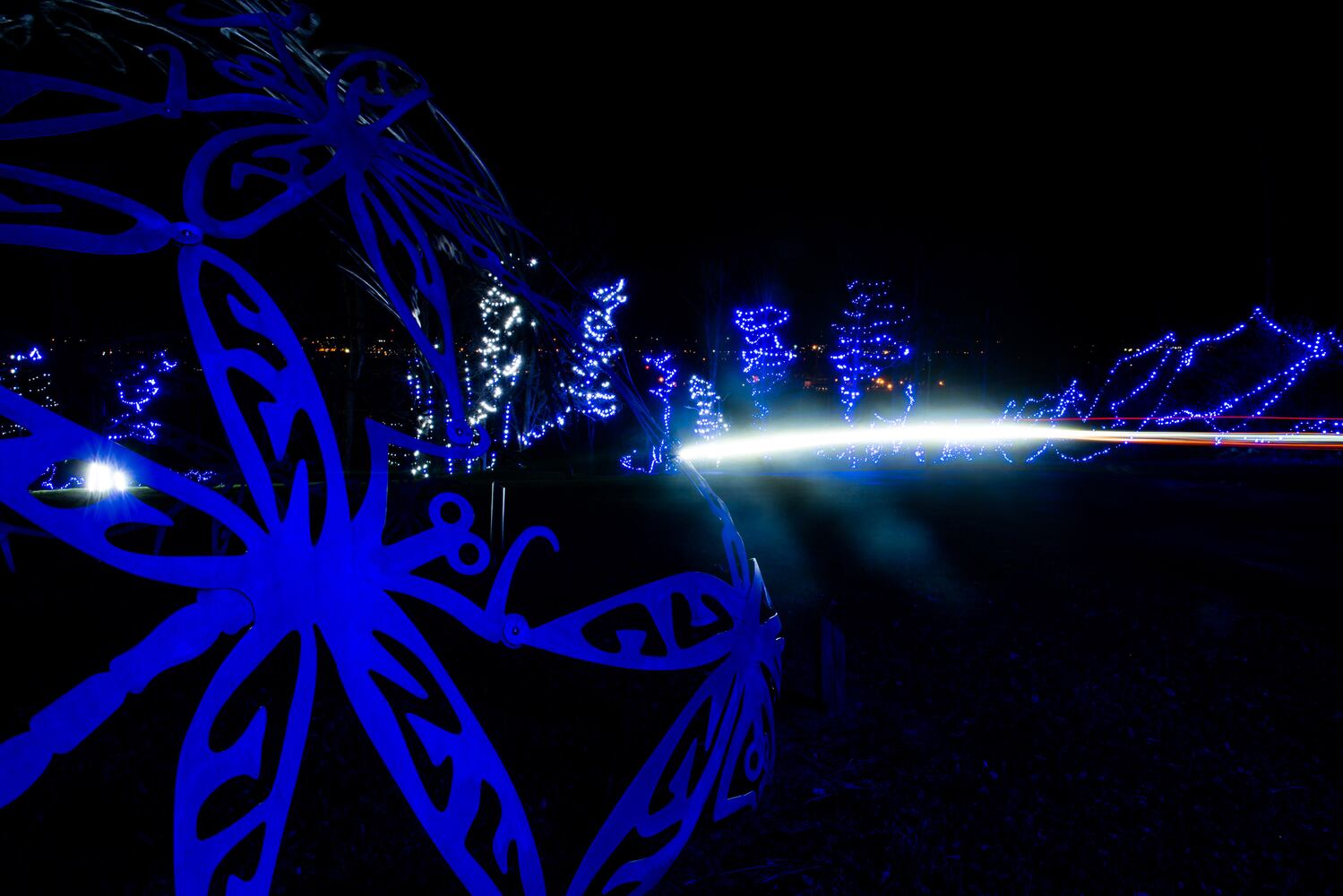 111920 Journey Borealis at Pyramid Hill drive-thru holiday light display