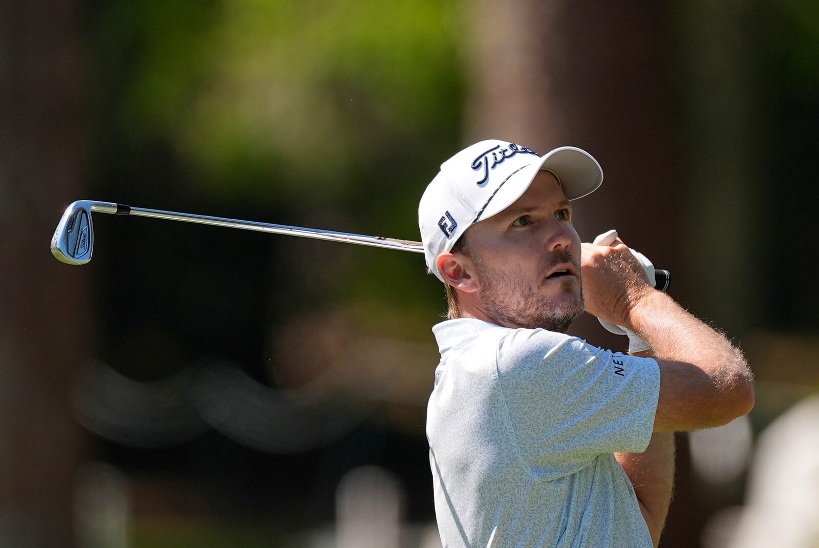 Russell Henley hits from the eighth hole during the first round of the RBC Heritage golf tournament, Thursday, April 17, 2025, in Hilton Head Island, S.C. (AP Photo/Mike Stewart)
