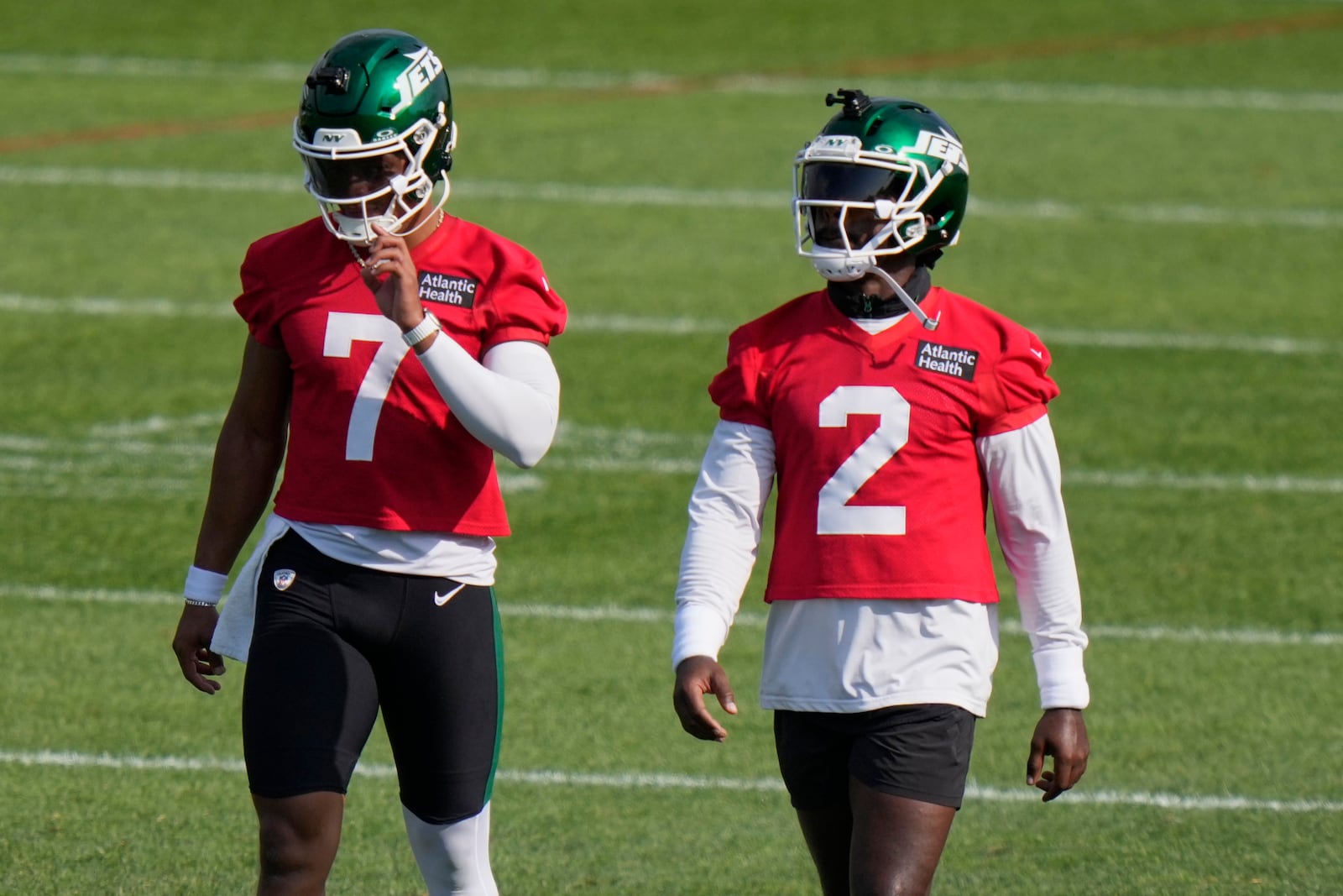 New York Jets quarterback Justin Fields (7) and quarterback Tyrod Taylor (2) walk in the field during drills at the NFL football team's training camp Thursday, July 24, 2025, in Florham Park, N.J. (AP Photo/Frank Franklin II)