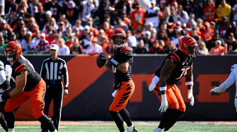 Cincinnati Bengals Quarterback Joe Flacco steps back to pass in the first quarter. JEREMY MILLER/CONTRIBUTED