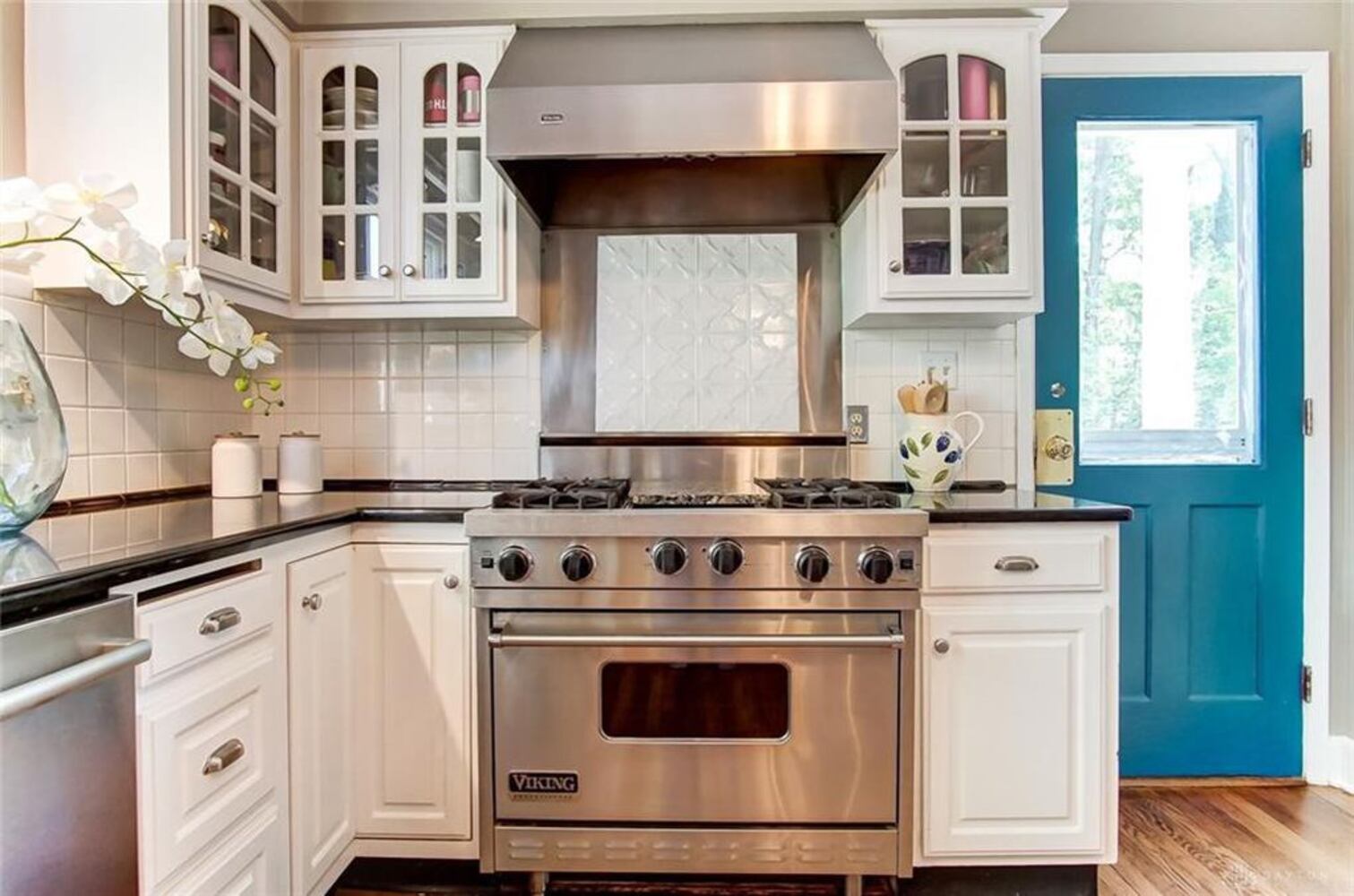 PHOTOS: Luxury Oakwood colonial home on market
