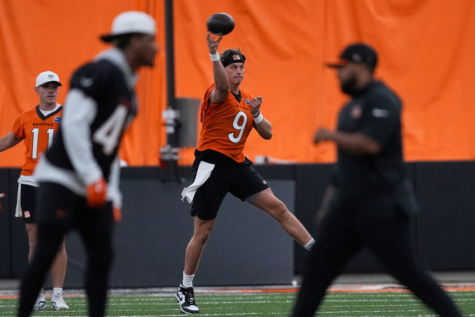 Cincinnati Bengals quarterback Joe Burrow (9) throws a pass during NFL football practice, Tuesday, May 20, 2025, in Cincinnati. (AP Photo/Carolyn Kaster)
