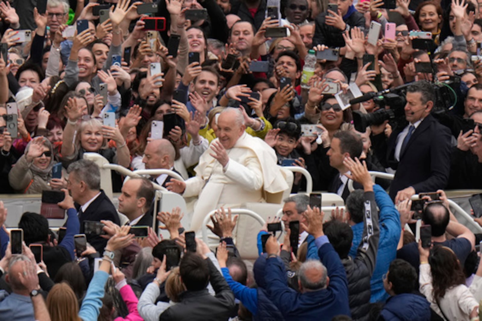 FILE - Pope Francis waves faithful after celebrating Easter mass in St. Peter's Square at the Vatican, Sunday, March 31, 2024. (AP Photo/Alessandra Tarantino, File)
