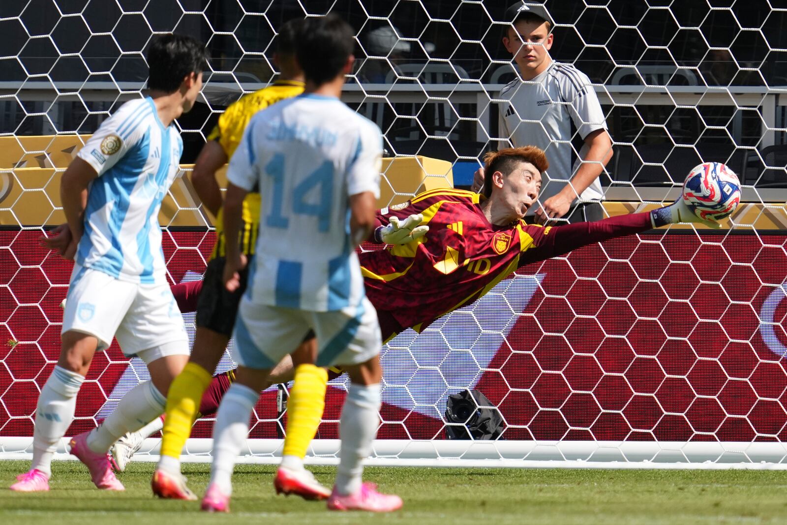 Ulsan HD's goalkeeper Yoon Jong-gyu saves a ball during the Club World Cup Group F soccer match between Borussia Dortmund and Ulsan in Cincinnati, Wednesday, June 25, 2025. (AP Photo/Jeff Dean)