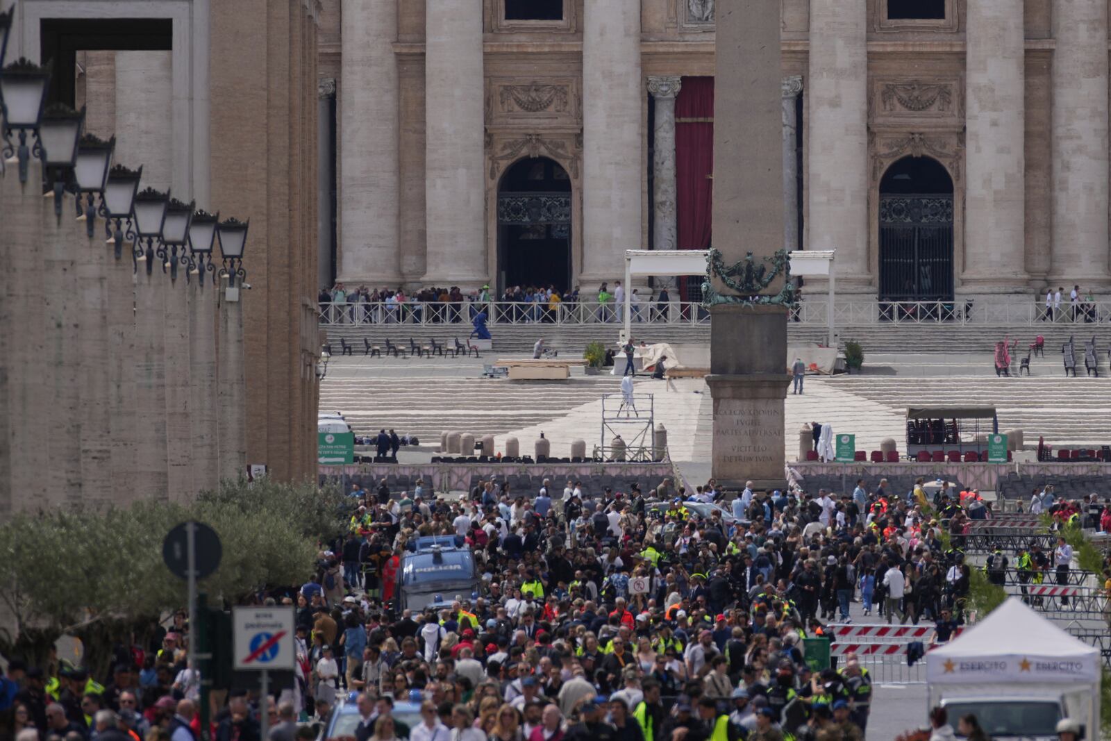 People line up along Via della Conciliazione avenue to view Pope Francis lying in state inside St. Peter's Basilica, seen in the background, at the Vatican, Thursday, April 24, 2025. (AP Photo/Andrew Medichini)